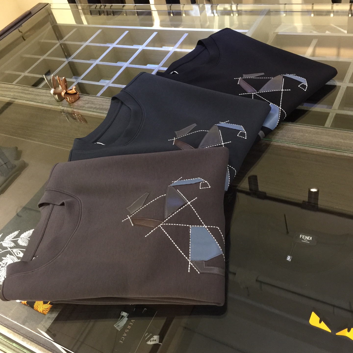 NO:545373,H Family Fat Brother’s Good News Autumn and Winter new high-quality sweatshirts are online!  Fresh and natural, made of high-end fabrics!  Imported customized fleece top modal cotton fabric!  Leather Logo on the chest!  The fit is great and the thread splicing of the neckline is very rigorous and elegant. It is definitely a first-line OEM requirement!  This style is very versatile and should not be missed by all men of taste!  Black/Lake Blue/Grey Brown!  Size M～4XL (model/125 pounds wears M),,hoodie,sweatshirts,alexander wang19860909H家胖哥哥福音秋冬新品高品质卫衣上线！清新自然 高端面料打造！进口定制抓绒顶级莫代尔棉面料！胸前皮质Logo！版型穿着超赞 领口螺纹拼接处都非常严谨考究 绝对一线代工要求！这个款式非常百搭 品味男士都不可错过哟！黑色/湖蓝色/灰咖色！尺码M～4XL（模特/125斤穿M）,,hoodie,sweatshirts,alexander wang,Men's clothing