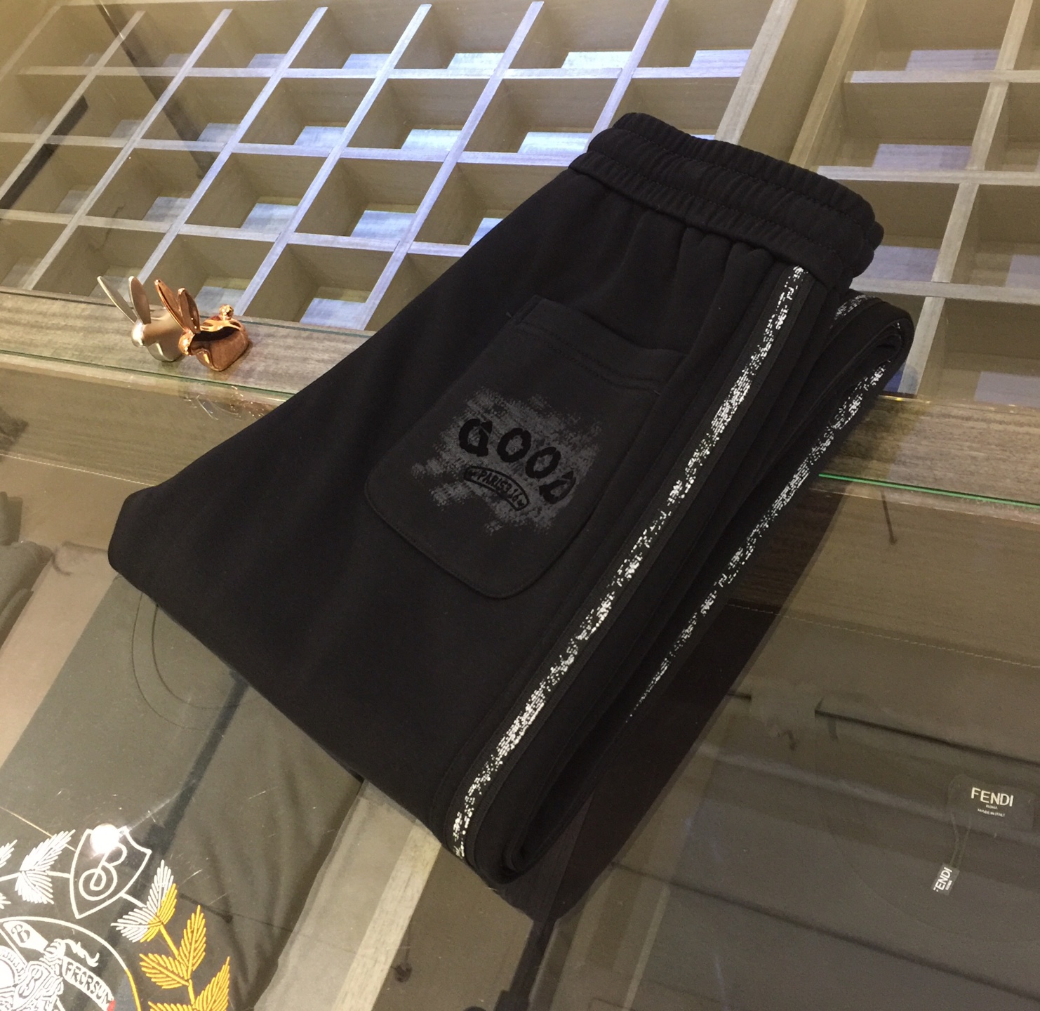 NO:596551,G's 2025 autumn and winter new casual pants brand is online, imported high-density fiber elastic fabrics are supplied by customers, and the hardware accessories are all designed by customers!  Three-dimensional Logo hot stamping!  Quality comes from details, very classy, ​​and the pants are three-dimensional tailoring casual pants!  This style is very versatile and can be worn by young or middle-aged people. It’s no problem because the style is so perfect and the colors are so versatile!  Lined with velvet!  Size 29~3837. (Model weighs 175/125 pounds and wears 30),,gucci,alexander wang19860909G家2025秋冬新品休闲裤 品牌上线、客供进口高密度纤维弹性面料 五金附料都是客供设计！立体Logo烫印！品质源于细节 非常显档次 裤型属于立体剪裁休闲裤！这个版型很跨度非常的高 年轻 中年的 都没有问题 因为他的版型太完美了颜色也非常百搭！内里加绒！尺码29～3837.（模特175/125斤穿30）,,gucci,alexander wang,Men's clothing