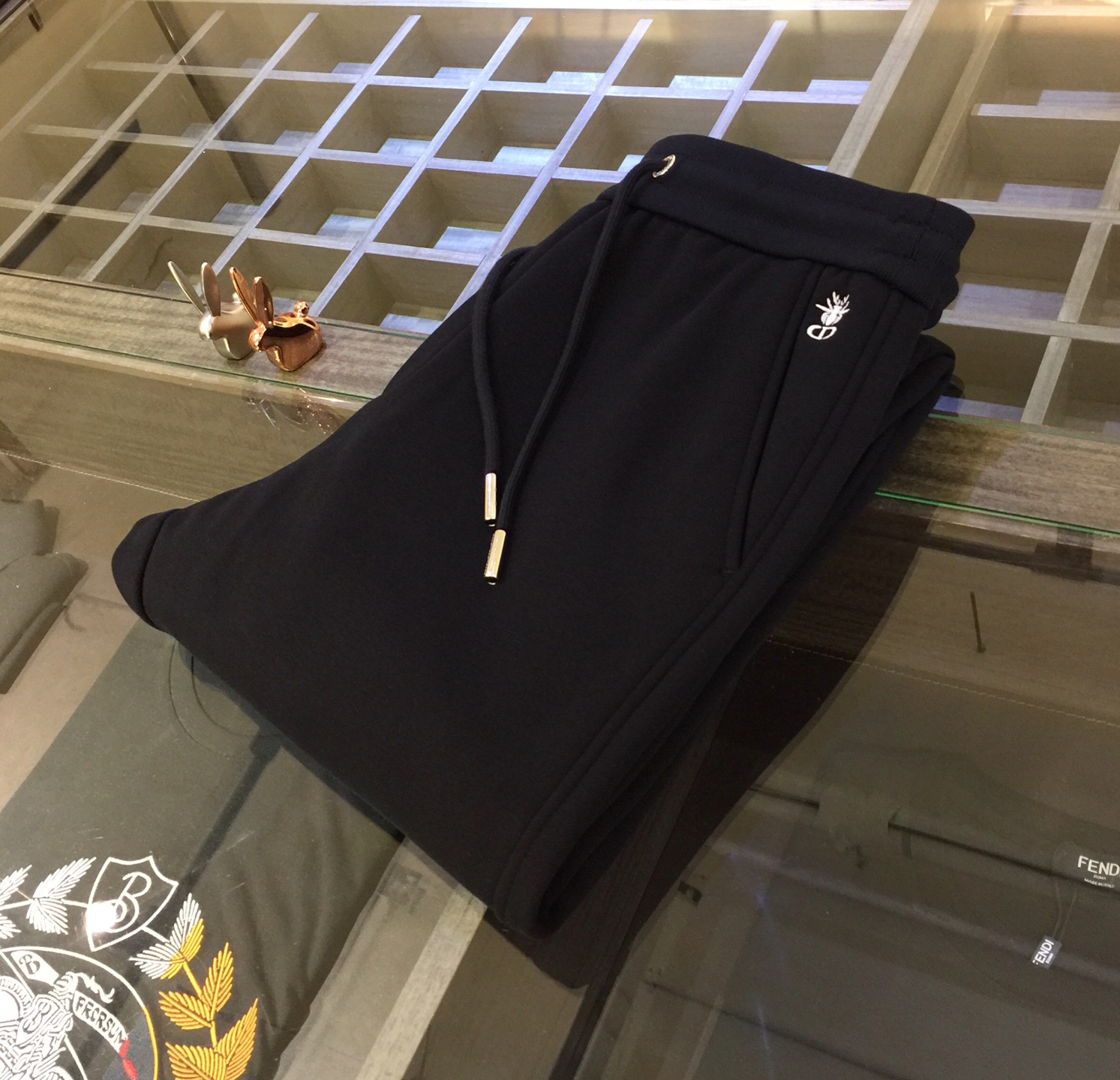 NO:596553,Dijia's 2025 autumn and winter new casual pants brand is online, imported high-density fiber elastic fabrics are supplied by customers, and the hardware accessories are all designed by customers!  Three-dimensional Logo embroidery!  Quality comes from details, very classy, ​​and the pants are three-dimensional tailoring casual pants!  This style is very versatile and can be worn by young or middle-aged people. It’s no problem because the style is so perfect and the colors are so versatile!  Lined with velvet!  Size 29~3837. (Model weighs 175/125 pounds and wears 30), dior, alexander wang19860909迪家2025秋冬新品休闲裤 品牌上线、客供进口高密度纤维弹性面料 五金附料都是客供设计！立体Logo刺绣！品质源于细节 非常显档次 裤型属于立体剪裁休闲裤！这个版型很跨度非常的高 年轻 中年的 都没有问题 因为他的版型太完美了颜色也非常百搭！内里加绒！尺码29～3837.（模特175/125斤穿30）,,dior,alexander wang,Men's clothing