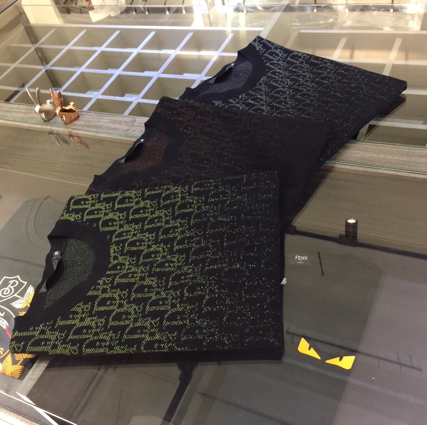 NO:598566,Dijia 2025 winter new half-sleeved round neck sweater!  Mulberry silk blend material!  High quality is naturally everyone's first choice. The body brand gradient logo crochet design!  Luxurious temperament!  The upper body is incomparably soft and takes care of your skin. Soft and comfortable. Very warm. The upper body effect is great. A must-have for urban leisure and business!  Silver picture / coffee picture / green picture!  Sizes M～XXXL (model weighs 175/125 pounds and wears M), dior, sweaters, alexander wang19860909迪家2025冬季新款半袖圆领毛衣！桑蚕丝混纺材质！高品质自然是大家的首选 衣身品牌渐变Logo钩织设计！奢华气质！上身无敌柔软 呵护着您的肌肤. 柔软舒适.非常保暖.上身效果超棒. 都市休闲商务必备款！银图/咖图/绿图！尺码M～XXXL（模特175/125斤穿M）,,dior,sweaters,alexander wang,Men's clothing