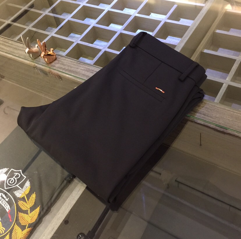 NO:656024,Ze's new autumn and winter clothing for 2025. The brand is online. Imported high-density mercerized cotton brushed blended elastic fabrics are supplied by customers. The hardware and accessories are all supplied by customers. The quality comes from the details. It is very classy. The trousers are three-dimensional tailoring and slim casual trousers!  This style is very versatile and can be worn by young or middle-aged people. It’s no problem because the style is so perfect and the colors are so versatile!  Size 29～3837. (Model/Wearing 30),,alexander wang19860909Ze家2025秋冬装新品 品牌上线、客供进口高密度丝光棉磨毛混纺弹性面料 五金附料都是客供 品质源于细节 非常显档次 裤型属于立体剪裁修身休闲西裤！这个版型很跨度非常的高 年轻 中年的 都没有问题 因为他的版型太完美了颜色也非常百搭！尺码29～3837.（模特/斤穿30）,,alexander wang,Men's clothing