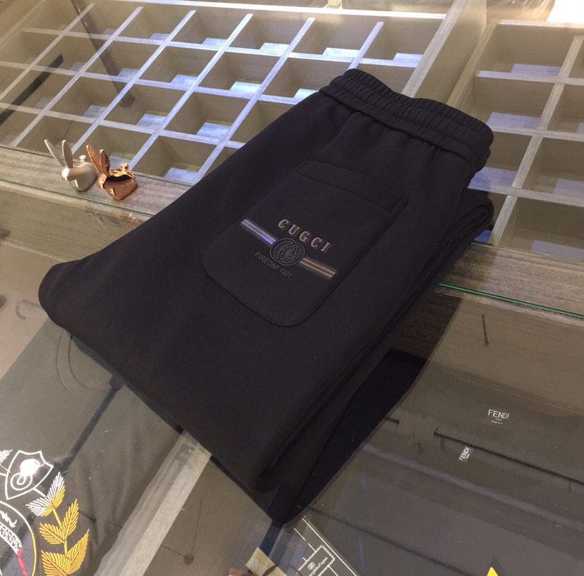 NO:655999,G's 2025 autumn and winter new casual pants brand is online, imported high-density fiber elastic fabrics are supplied by customers, and the hardware accessories are all designed by customers!  Three-dimensional hot stamping logo!  Quality comes from details, very classy, ​​and the pants are three-dimensional tailoring casual pants!  This style is very versatile and can be worn by young or middle-aged people. It’s no problem because the style is so perfect and the colors are so versatile!  Lined with velvet!  Size 29～3837. (Model/Wear 30),,gucci,alexander wang19860909G家2025秋冬新品休闲裤 品牌上线、客供进口高密度纤维弹性面料 五金附料都是客供设计！立体烫印Logo！品质源于细节 非常显档次 裤型属于立体剪裁休闲裤！这个版型很跨度非常的高 年轻 中年的 都没有问题 因为他的版型太完美了颜色也非常百搭！内里加绒！尺码29～3837.（模特/斤穿30）,,gucci,alexander wang,Men's clothing