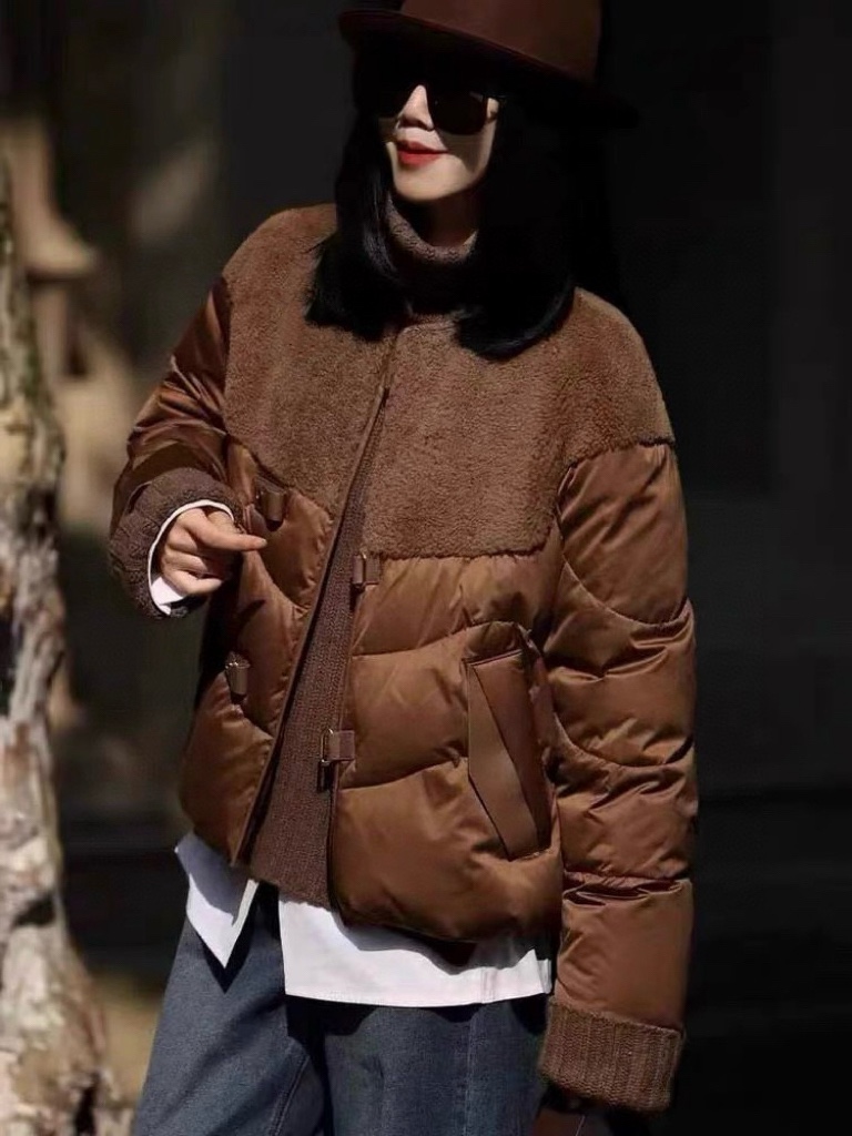 Luxurious Women’s Outfits: High-End Quality Furs for Elegance and Warmth - 图片 7