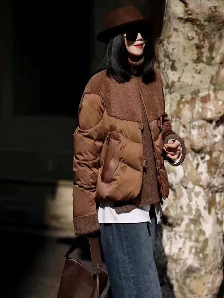 Luxurious Women’s Outfits: High-End Quality Furs for Elegance and Warmth - 图片 4