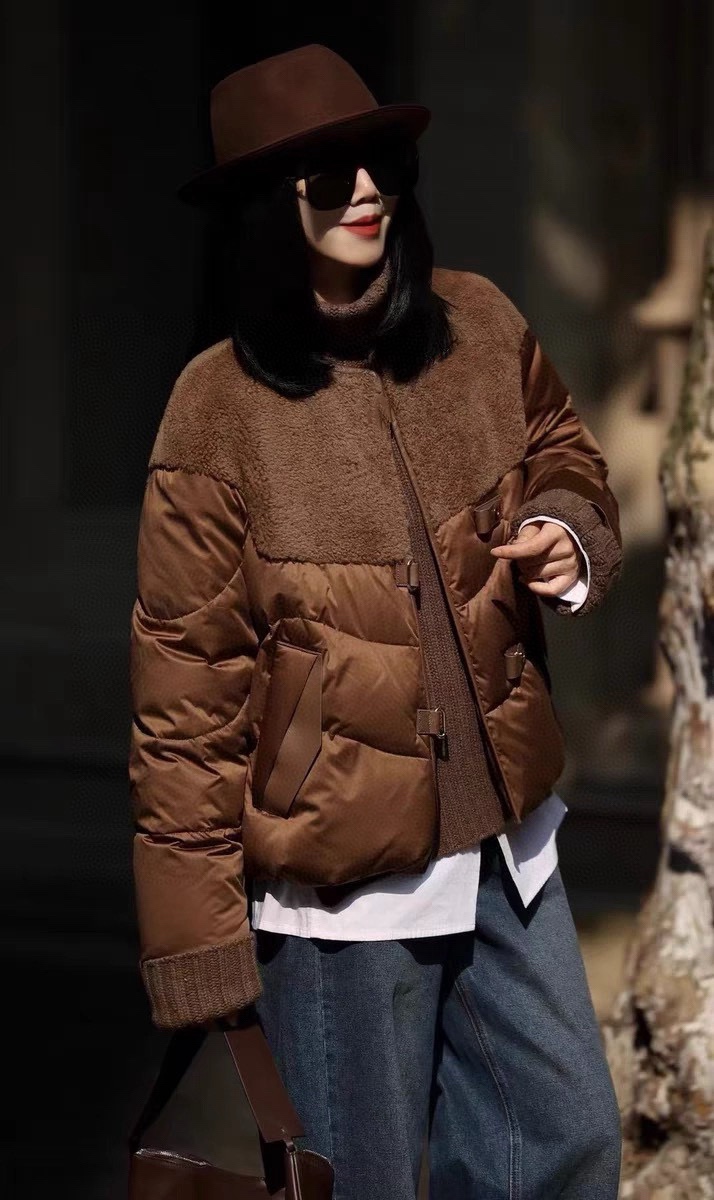 Luxurious Women’s Outfits: High-End Quality Furs for Elegance and Warmth - 图片 5