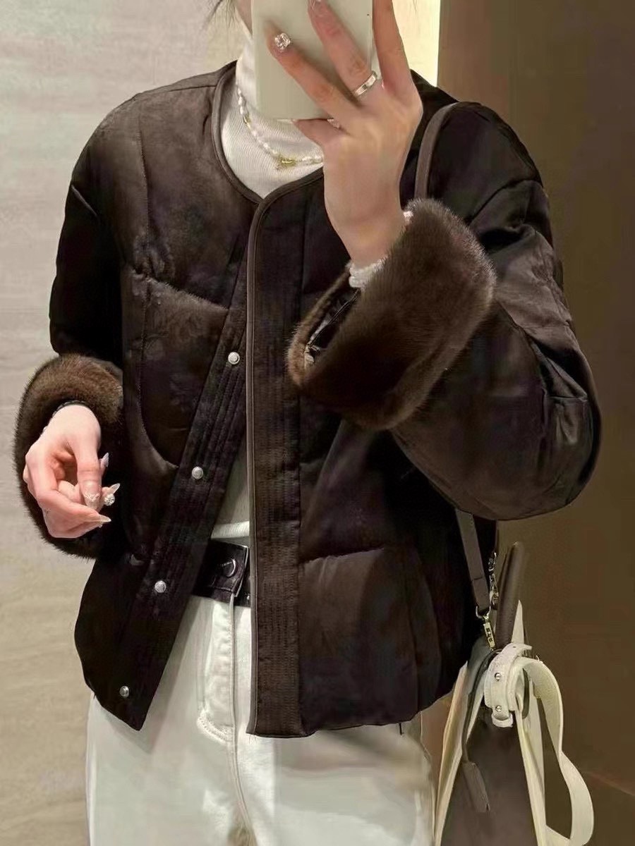 High-Quality Women’s Clothes: Timeless Style in Sizes SMLXL with Dust Bags - 图片 5