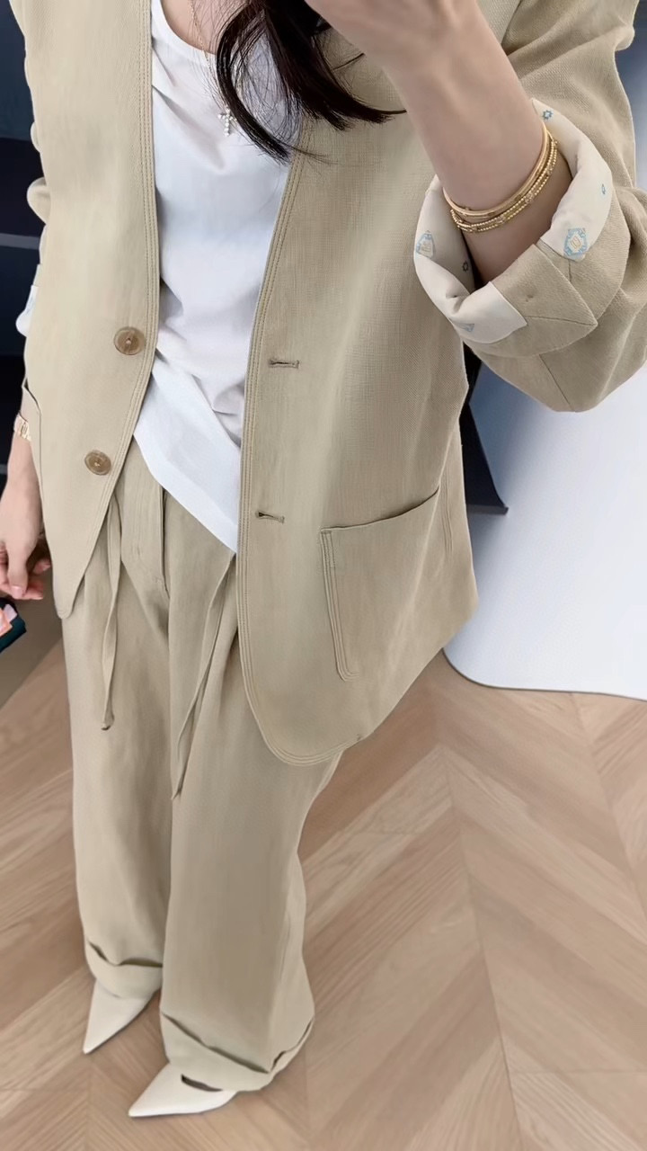 “High-Quality Women’s Suit with Classic Design for Long-Legged Look” - 图片 6