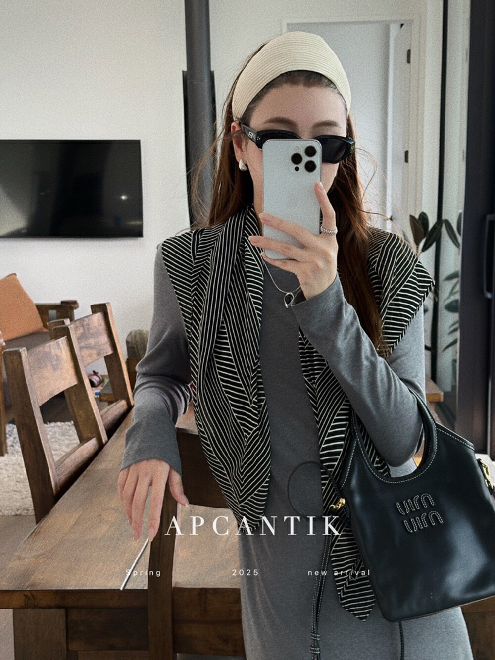 “High-Quality Women’s Outfit: Designer Shawl + Dresses with Classic Stripes and Skin Combinations” - 图片 4
