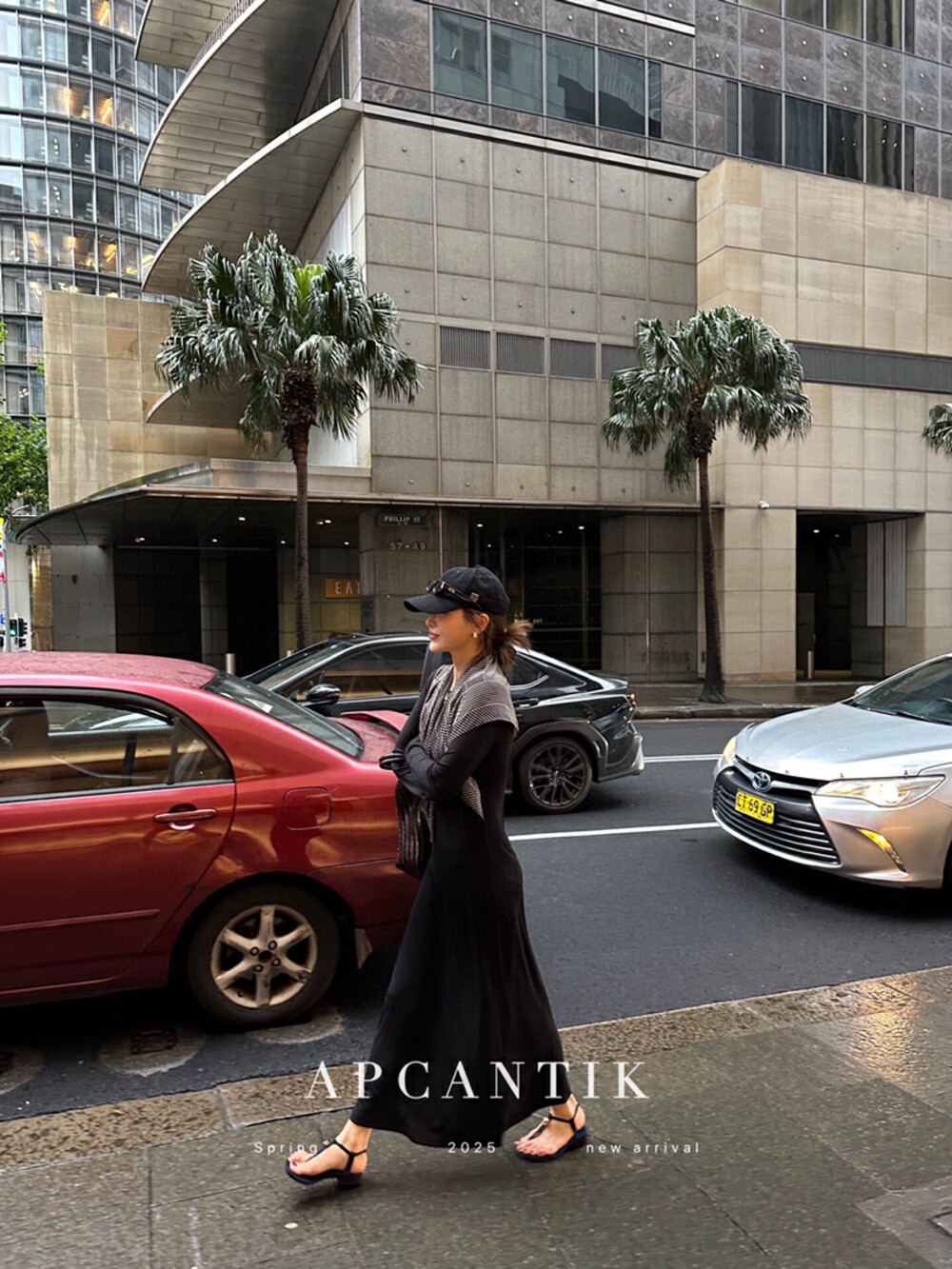 “High-Quality Women’s Outfit: Designer Shawl + Dresses with Classic Stripes and Skin Combinations” - 图片 8