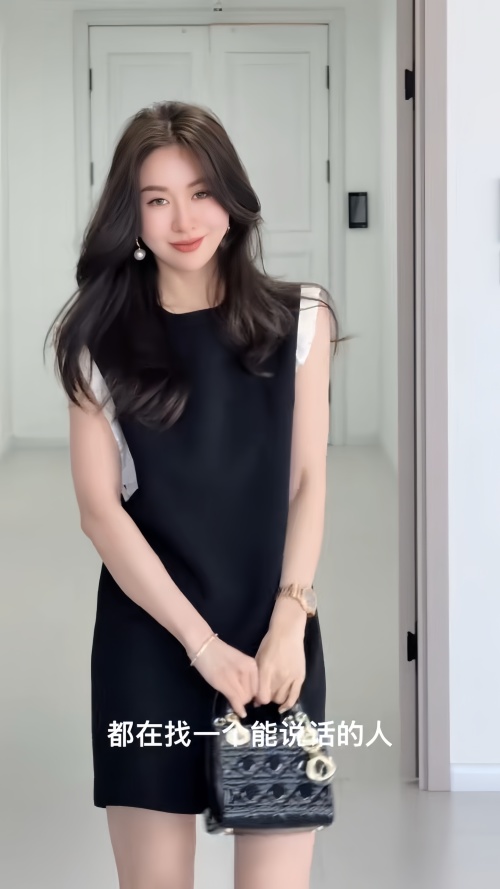 Elegant Sleeveless A-Line Dress - Black and White Color Block, Hepburn Style 1 Elegant Sleeveless A-Line Dress - Black and White Color Block, Hepburn Style