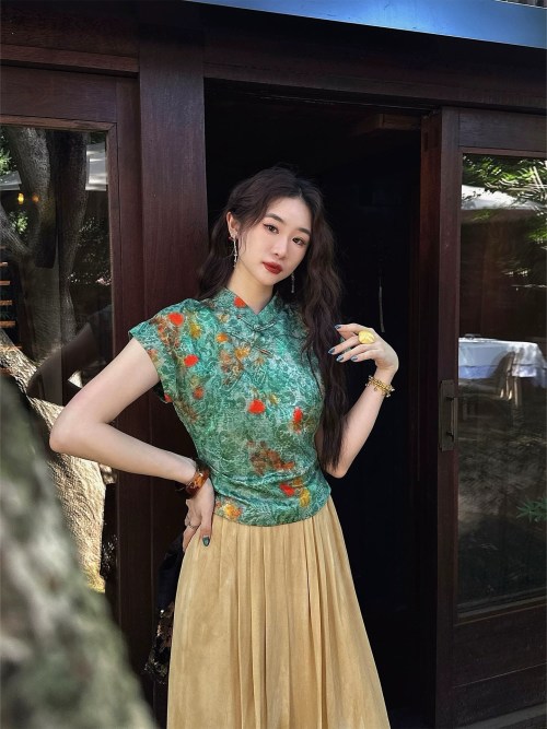 Elegant Floral Print Cheongsam Top - Modern Chinese Style Blouse 1 Elegant Floral Print Cheongsam Top - Modern Chinese Style Blouse