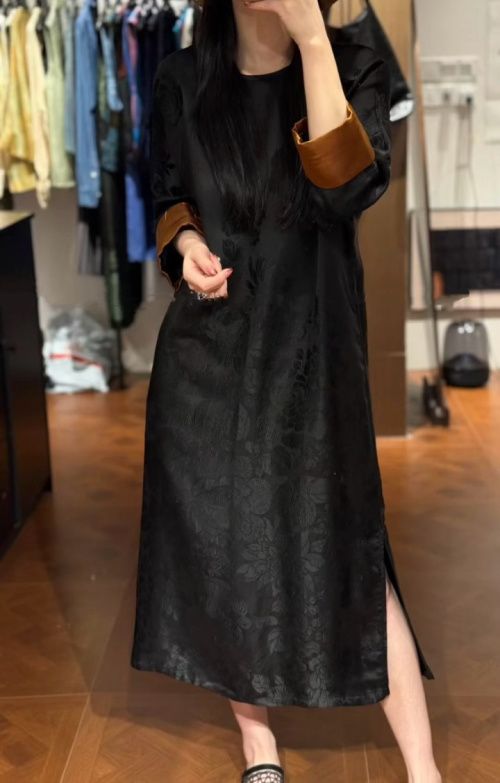 Elegant Black Cheongsam Dress - Modern Chinese Style with Comfortable Fit 1 Elegant Black Cheongsam Dress - Modern Chinese Style with Comfortable Fit