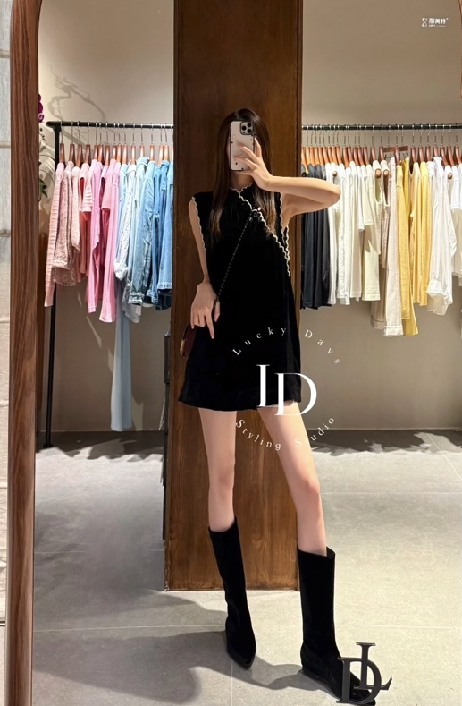 Vintage-Inspired Black Velvet Sleeveless Dress with Chinese Button Detail 6 i1755498655635 3933 0 5