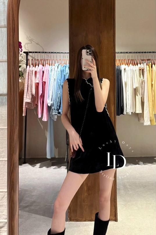 Vintage-Inspired Black Velvet Sleeveless Dress with Chinese Button Detail 3 i1755498655635 7307 0 3