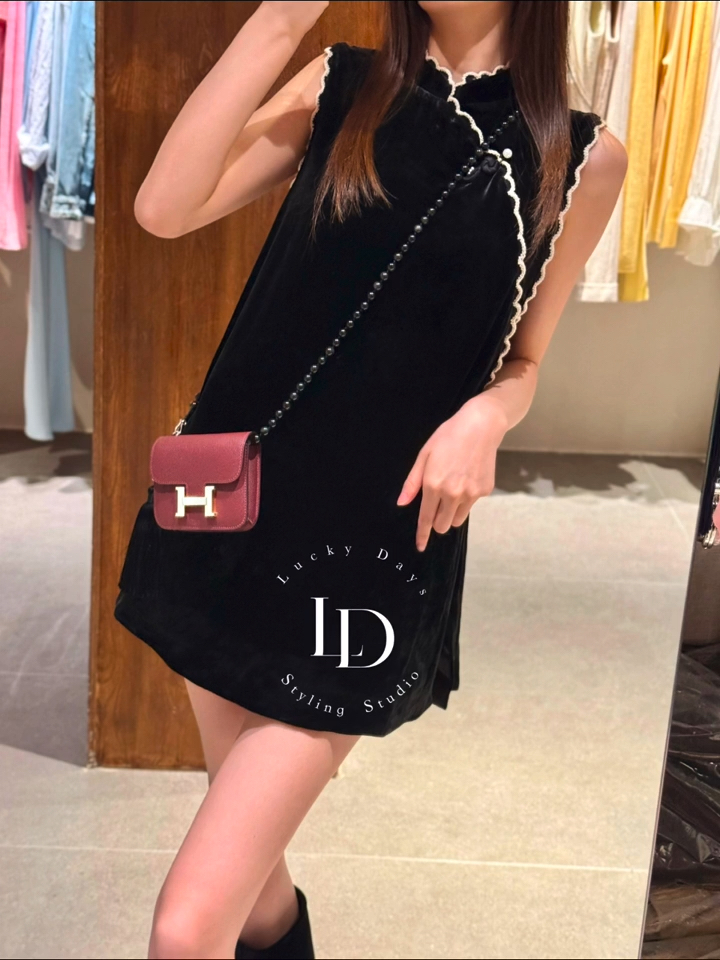 Vintage-Inspired Black Velvet Sleeveless Dress with Chinese Button Detail 4 i1755498655672 509 0 4