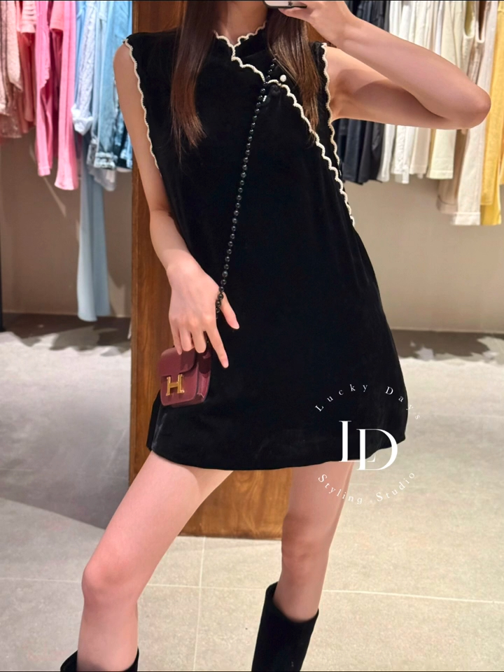 Vintage-Inspired Black Velvet Sleeveless Dress with Chinese Button Detail 1 i1755498655673 1661 0 1