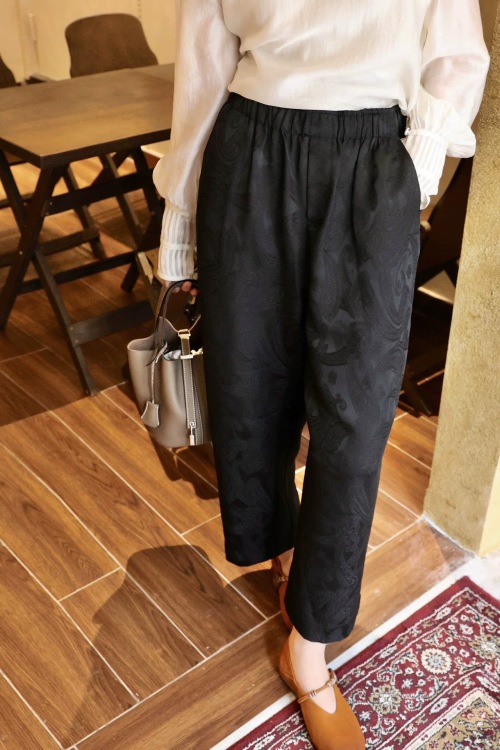 Elegant Women's Jacquard Tapered Pants - Comfortable and Stylish 1 Elegant Women's Jacquard Tapered Pants - Comfortable and Stylish