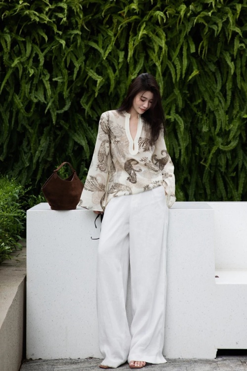 Elegant Paisley Print V-Neck Blouse, Relaxed Fit Long Sleeve Shirt 1 Elegant Paisley Print V-Neck Blouse, Relaxed Fit Long Sleeve Shirt