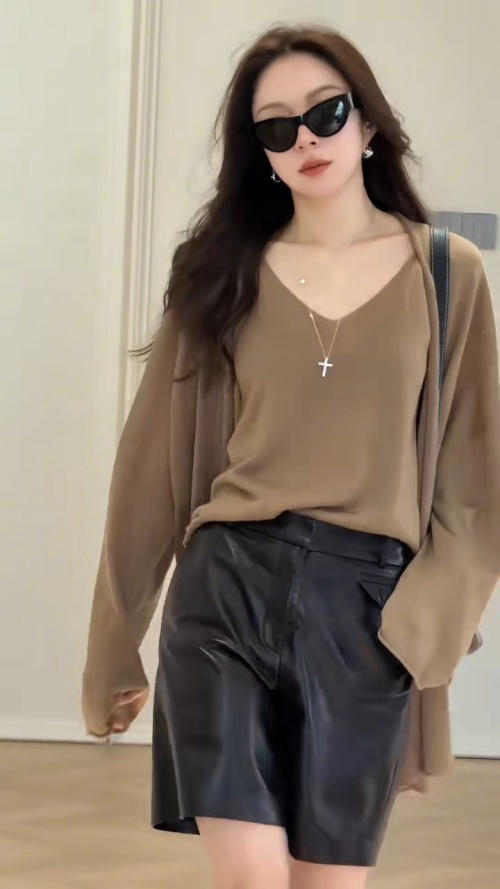 Women's V-Neck Knit Cardigan Vest Set, Soft Wool Blend, Relaxed Fit 1 Women's V-Neck Knit Cardigan Vest Set, Soft Wool Blend, Relaxed Fit