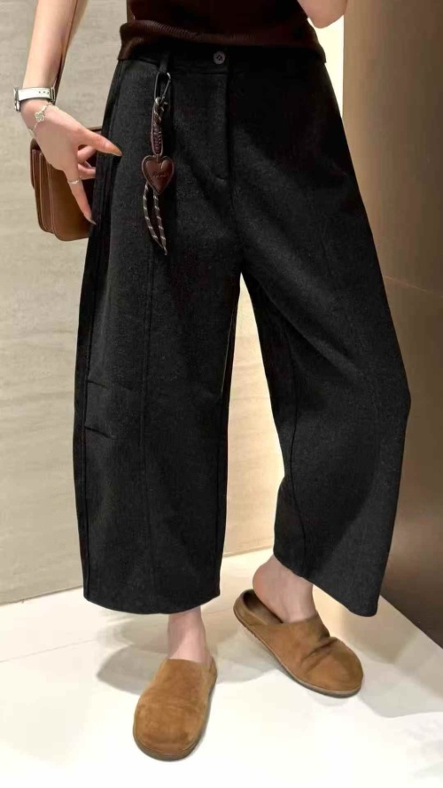 Vintage Wide Leg Cropped Pants with Heart Charm, Relaxed Fit, Versatile Style 1 Vintage Wide Leg Cropped Pants with Heart Charm, Relaxed Fit, Versatile Style