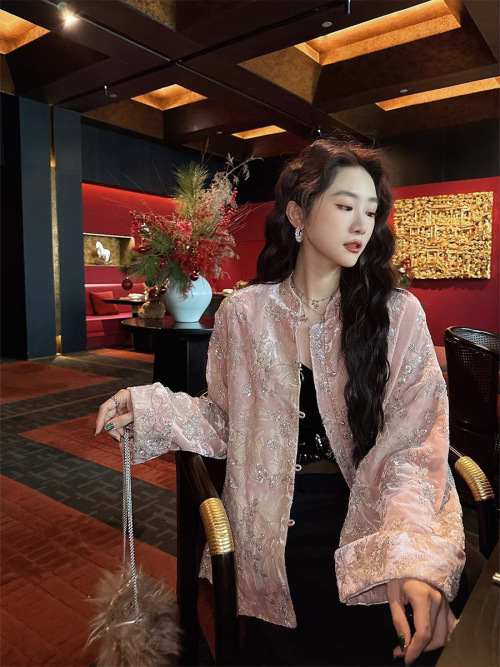 Elegant Velvet Embroidered Floral Jacket - Luxurious and Comfortable Fit 1 Elegant Velvet Embroidered Floral Jacket - Luxurious and Comfortable Fit