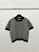 Top quality original packaging 🔥VA Home 🔥 241115 Early Autumn New Style Simple contrasting triangle pattern jacquard knitted round neck short sleeves Color: Black Size: 36.38.40 1 Top quality original packaging 🔥VA Home 🔥 241115 Early Autumn New Style Simple contrasting triangle pattern jacquard knitted round neck short sleeves Color: Black Size: 36.38.40
