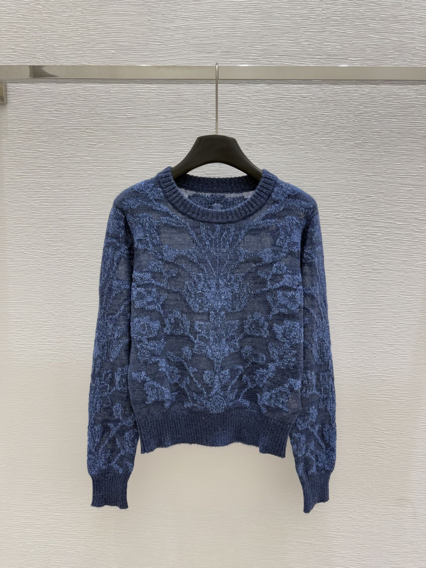 NO:440672,D Home Early Autumn New Style Blue and White Porcelain Jacquard Knitted Round Neck Long Sleeve Color Navy Size 36.38.40, Dior, Alexander wang19860909D家 早秋新款 青花瓷提花针织圆领长袖 颜色藏青 尺码36.38.40,,dior,alexander wang,Women's clothing