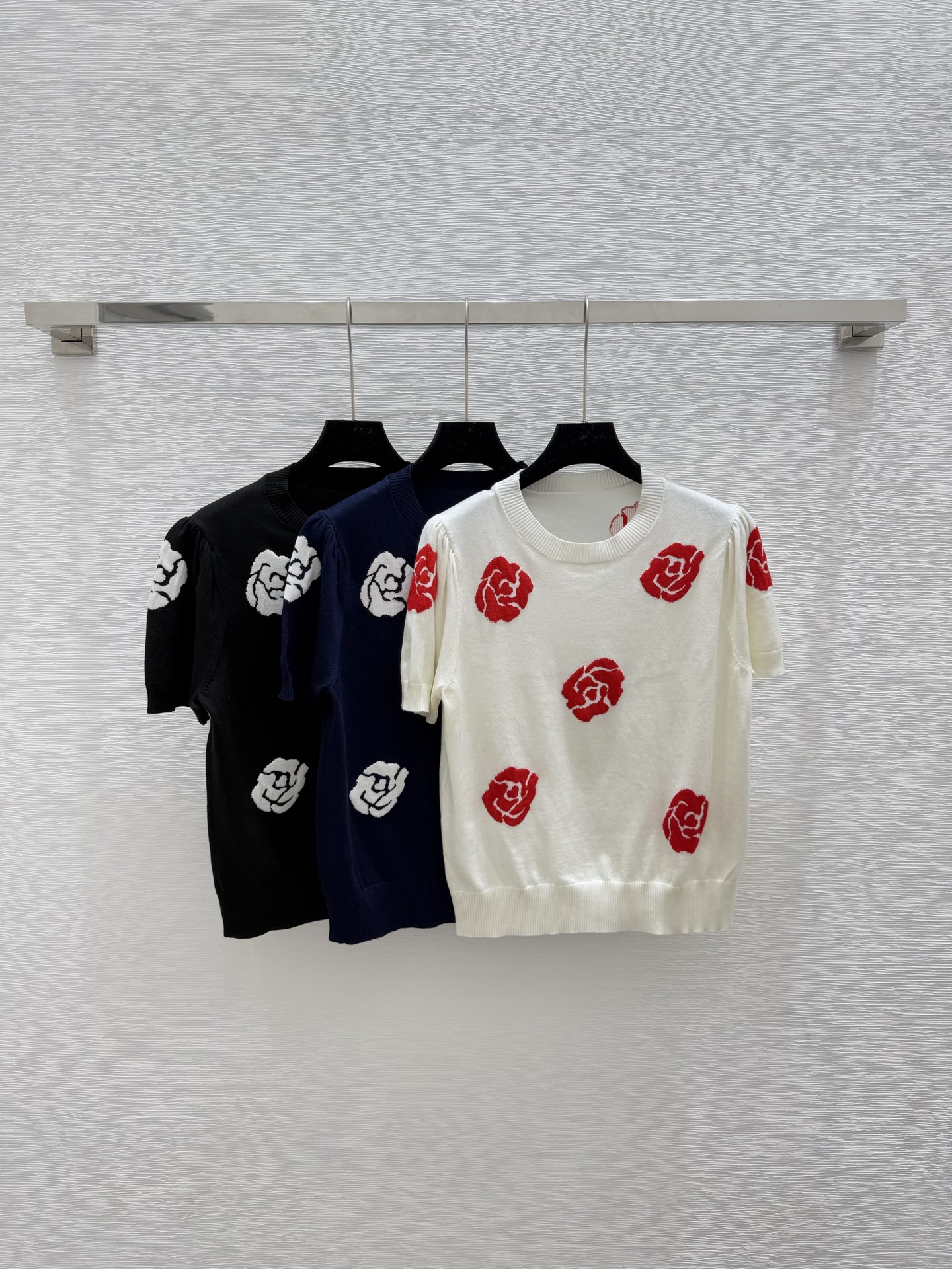 NO:450071,CH Home Summer new camellia printed round neck knitted short sleeves Color white royal blue black Size 36.38.40, T-shirt,alexander wang19860909CH家 夏季新款山茶花印花圆领针织短袖 颜色白色 宝蓝 黑色 尺码36.38.40,,T-shirt,alexander wang,Women's clothing