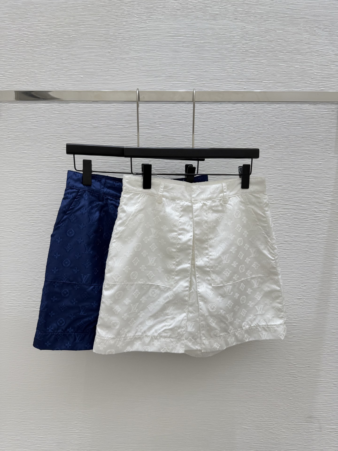 NO:450107,L family summer new logo printed shorts color white royal blue size 36.38.40, louis vuitton, shorts, alexander wang19860909L家 夏季新款 logo印花短裤 颜色白色 宝蓝 尺码36.38.40,,louis vuitton,shorts,alexander wang,Women's clothing