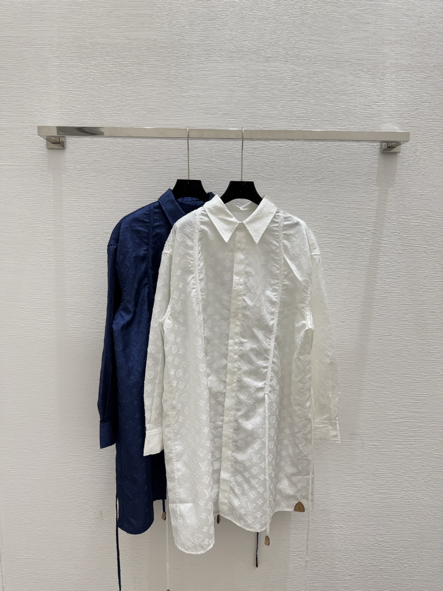 NO:448907,L Home New Summer Logo Printed Lapel Long Cardigan Color White Royal Blue Size 36.38.40, louis vuitton,alexander wang19860909L家 夏季新款logo印花翻领长款开衫 颜色白色 宝蓝 尺码36.38.40,,louis vuitton,alexander wang,Women's clothing