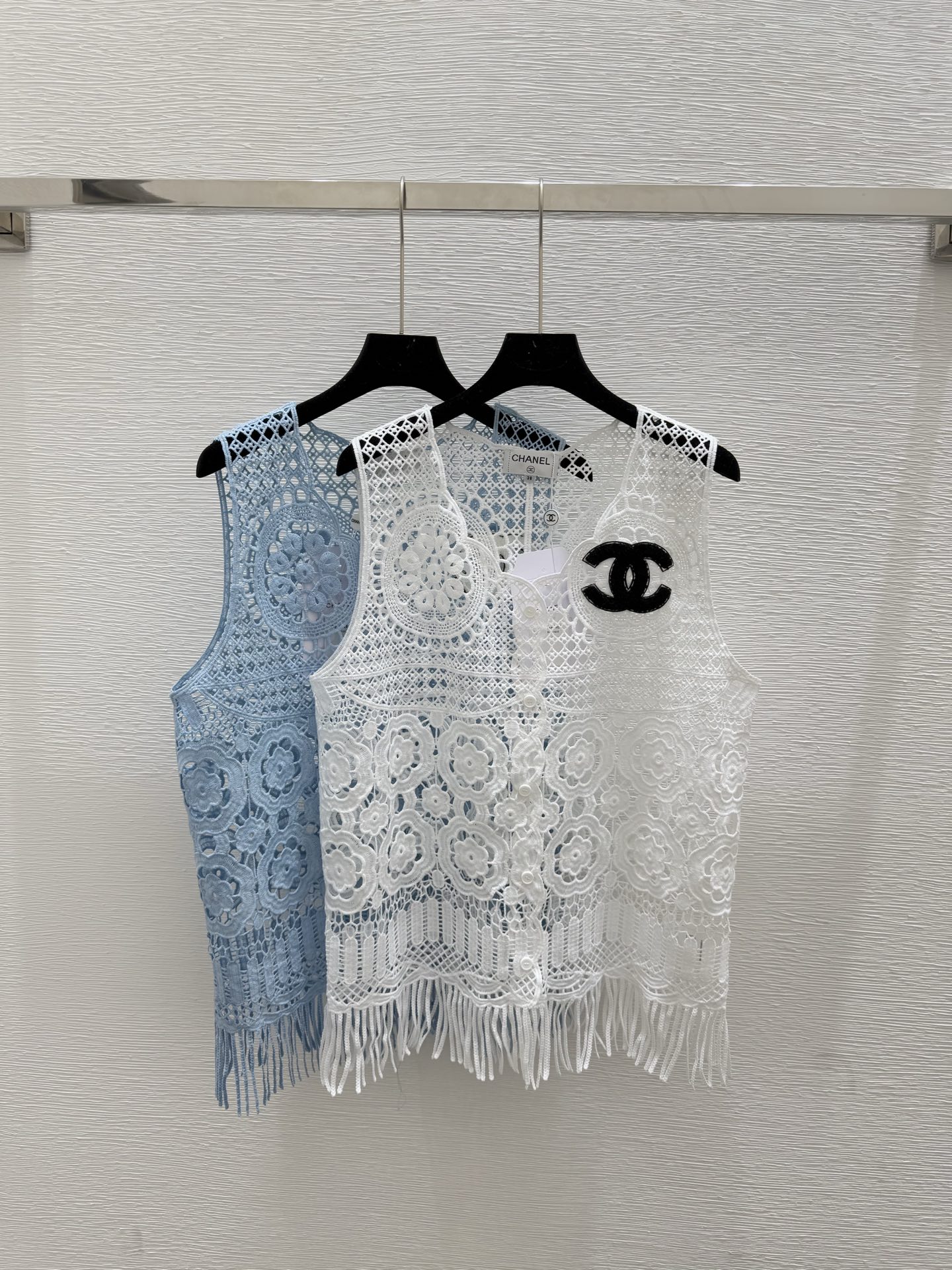 NO:449446,CH Home Summer New Solid Color Flower Hollow Knitted Vest Color White Blue Size 36.38.40,,alexander wang19860909CH家 夏季新款纯色花朵镂空针织背心 颜色白色 蓝色 尺码36.38.40,,alexander wang,Women's clothing