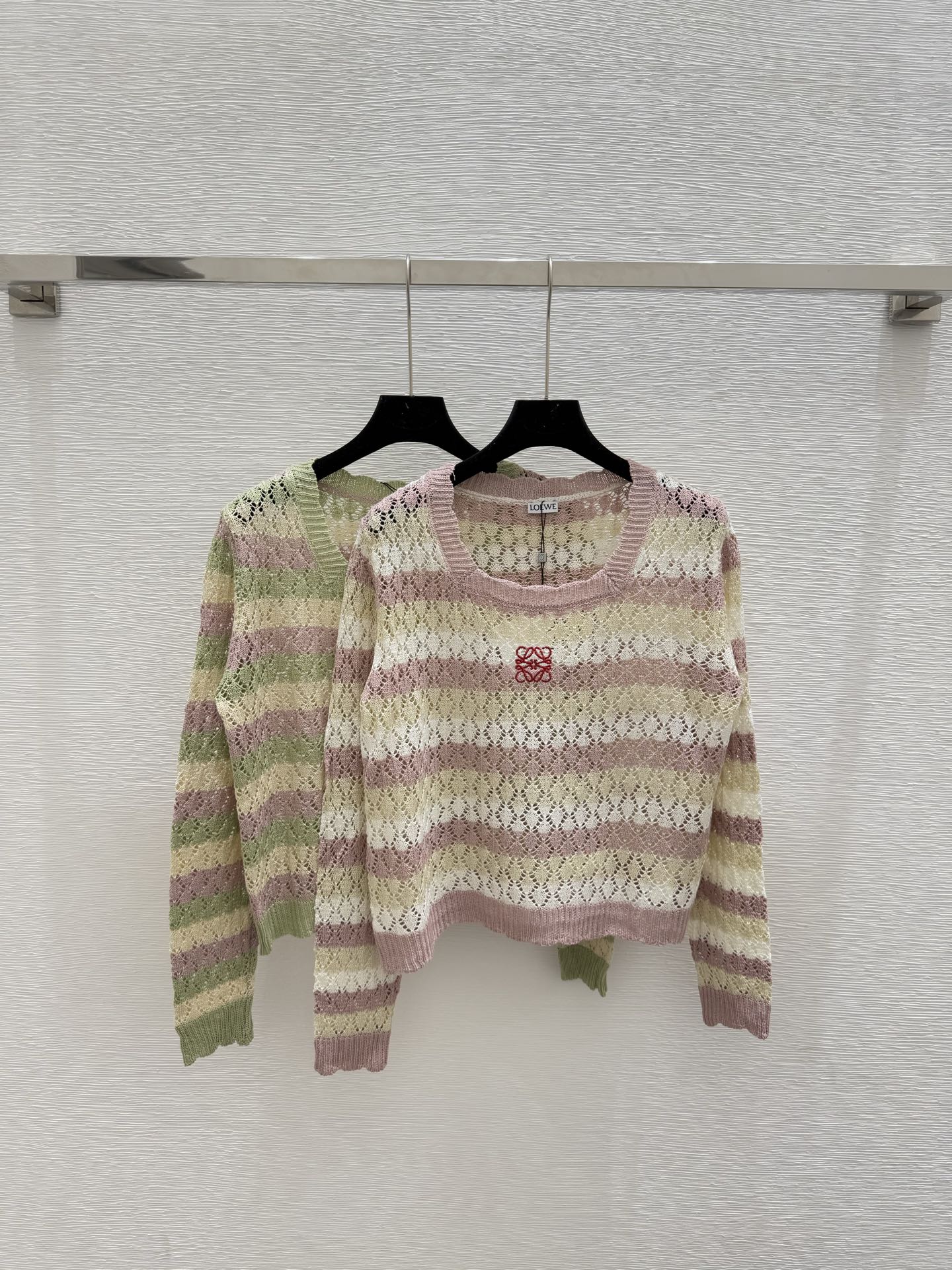 NO:449441,LO Home Early Autumn New Contrast Stripe Hollow Long Sleeve Color Pink Green Size 36.38.40,,alexander wang19860909LO家 早秋新款撞色条纹镂空长袖 颜色粉色 绿色 尺码36.38.40,,alexander wang,Women's clothing
