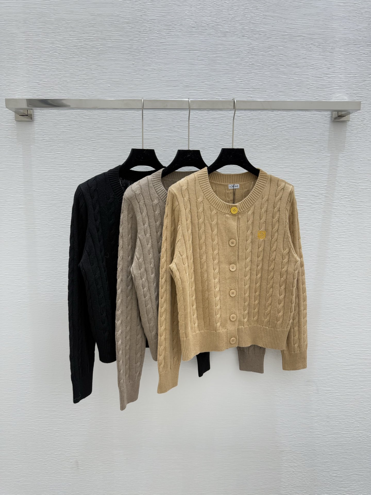 NO:449430,LO Home Early Autumn New Solid Color Round Neck Knitted Cardigan Color Khaki Oats Black Size 36.38.40, Alexander wang19860909LO家 早秋新款纯色圆领针织开衫 颜色卡其 燕麦 黑色 尺码36.38.40,,alexander wang,Women's clothing