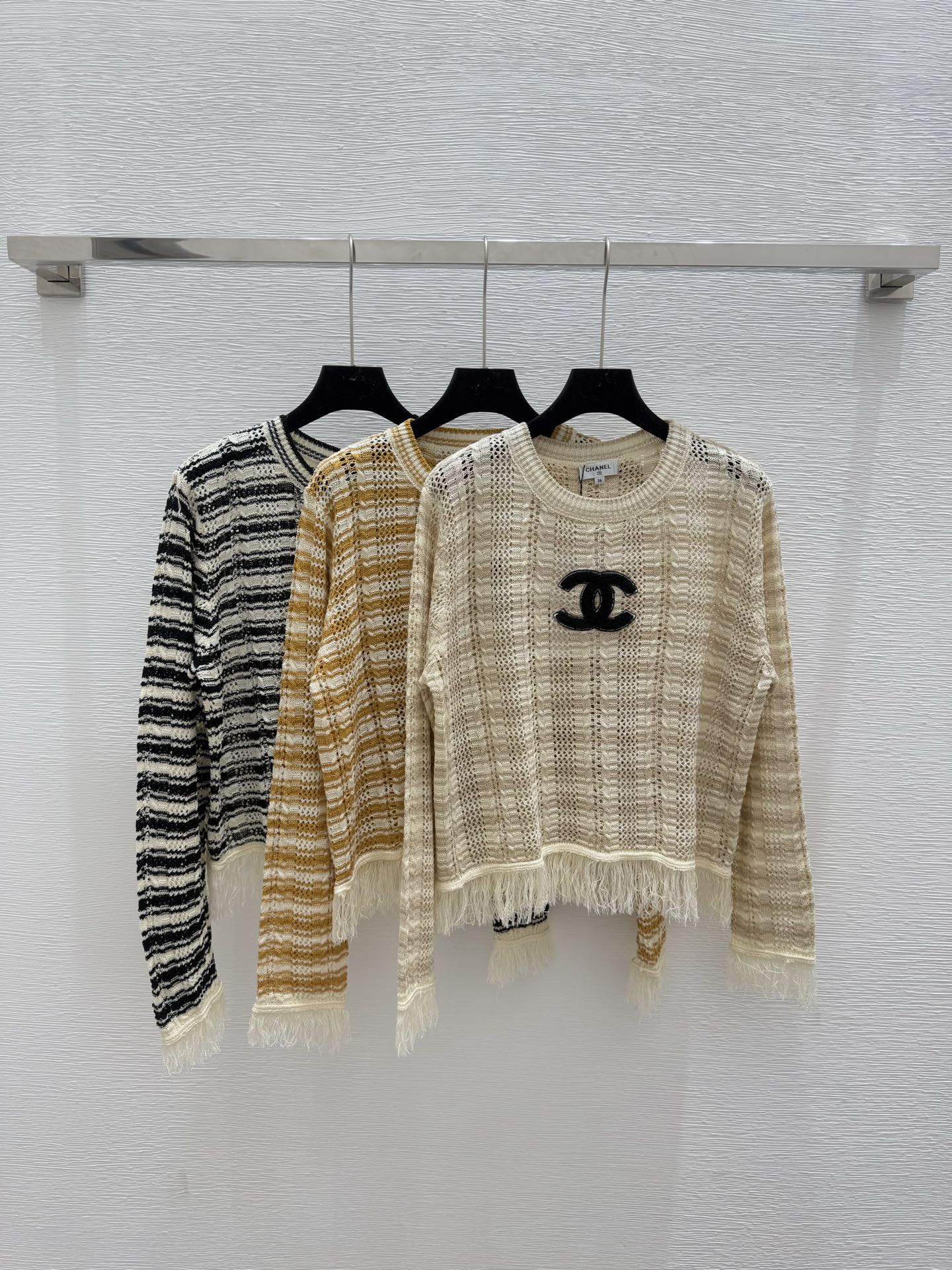 NO:450131,CH Home Early Autumn New Contrast Tassel Hollow Knitted Long Sleeve Color Khaki Yellow Black Size 36.38.40,,alexander wang19860909CH家 早秋新款撞色流苏镂空针织长袖 颜色卡其 黄色 黑色 尺码36.38.40,,alexander wang,Women's clothing