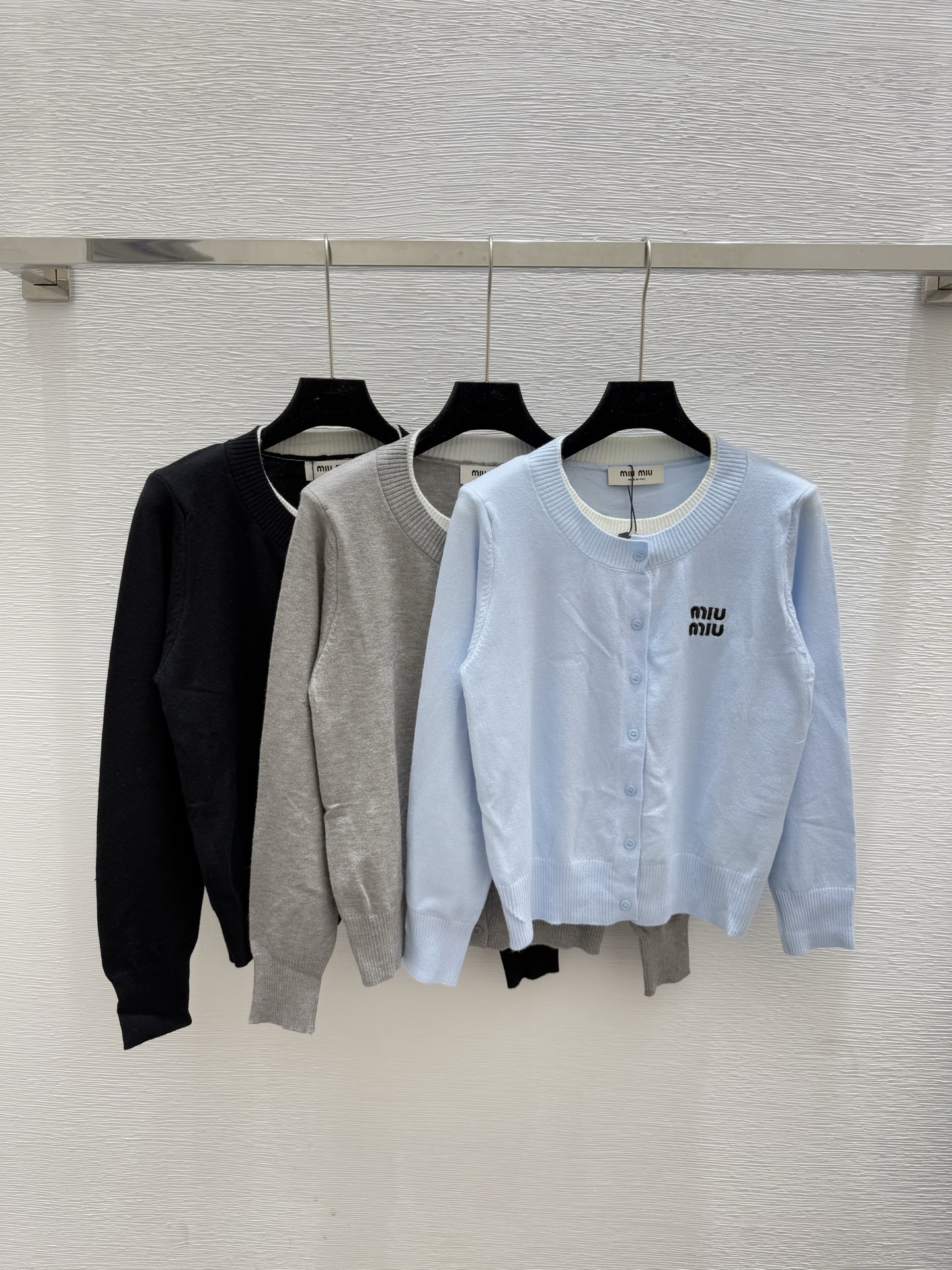 NO:464214,M Home Early Autumn New Fake Fake Two-piece Knitted Long Sleeve Cardigan Color Blue Gray Black Size 36.38.40,,alexander wang19860909M家 早秋新款 假两件针织长袖开衫 颜色蓝色 灰色 黑色 尺码36.38.40,,alexander wang,Women's clothing