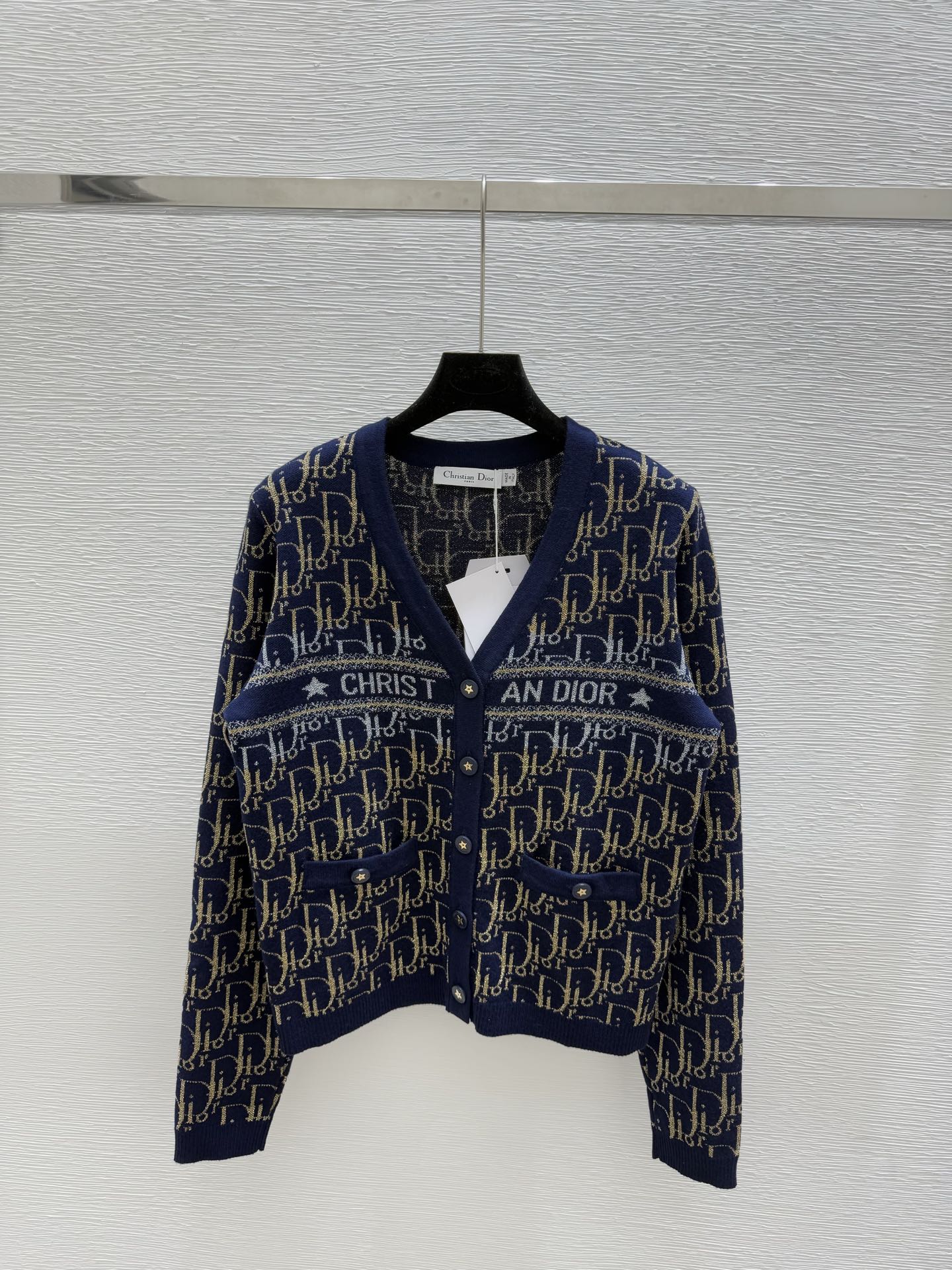 NO:464175,D Home Early Autumn New Style Old Flower Letter V-neck Knitted Long Sleeve Cardigan Color Royal Blue Size 36.38.40, Dior, Alexander wang19860909D家 早秋新款 老花字母V领针织长袖开衫 颜色宝蓝 尺码36.38.40,,dior,alexander wang,Women's clothing