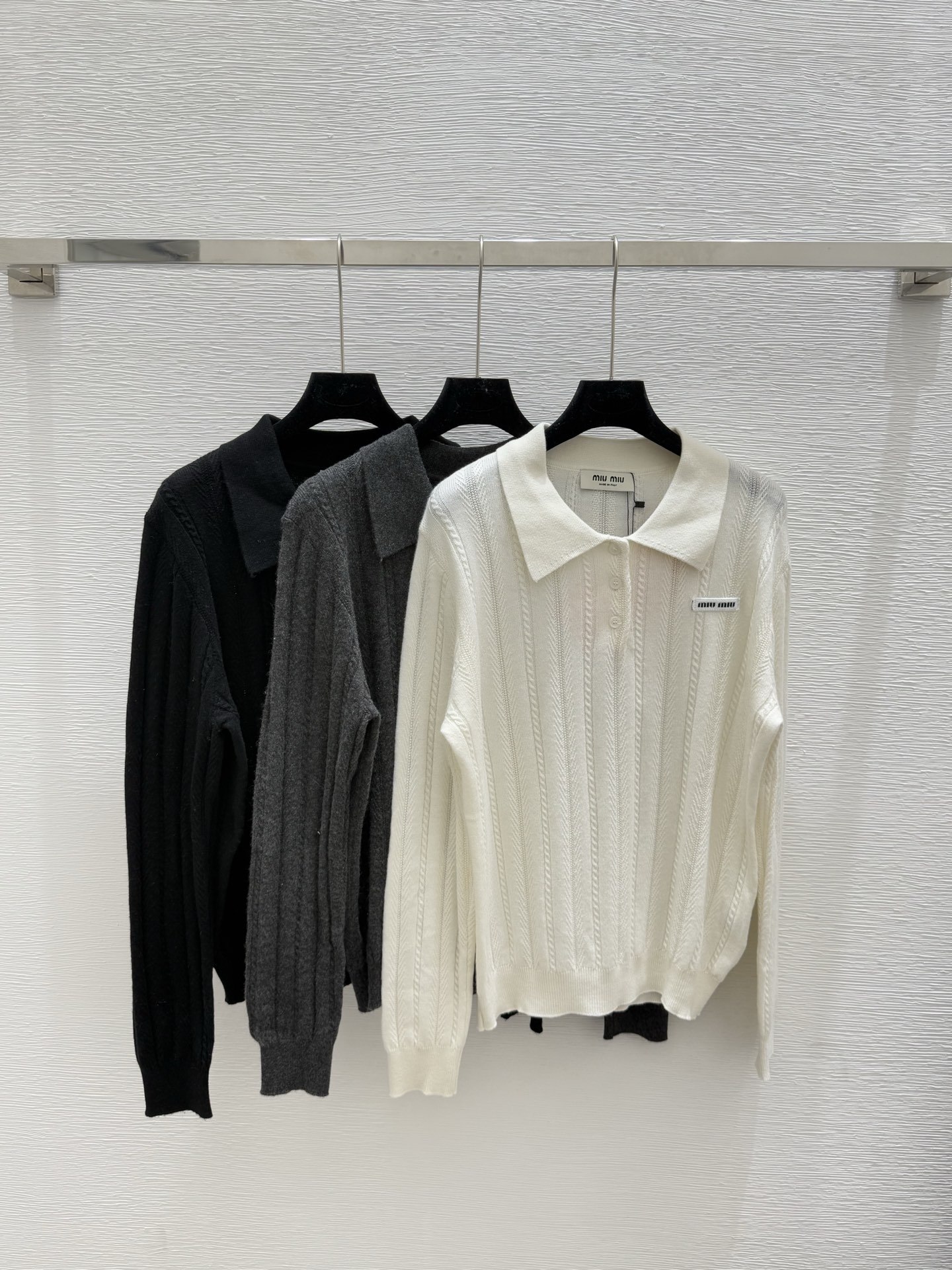 NO:464156,M Home Early Autumn New Style Solid Color Lapel Knitted Long Sleeve Color White Gray Black Size 36.38.40,,alexander wang19860909M家 早秋新款 纯色翻领针织长袖 颜色白色 灰色 黑色 尺码36.38.40,,alexander wang,Women's clothing