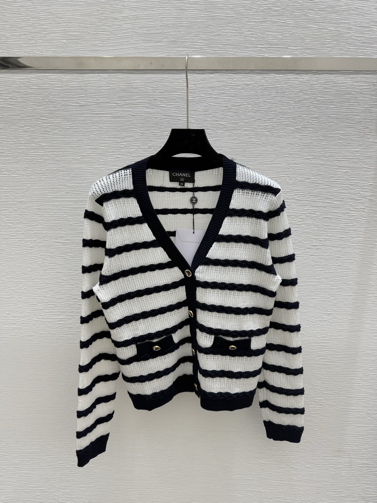 NO:464359,CH Home Early Autumn New Contrast Striped Hollow V-neck Knitted Long Sleeve Cardigan Color Royal Blue Size 36.38.40, alexander wang19860909CH家 早秋新款 撞色条纹镂空V领针织长袖开衫 颜色宝蓝 尺码36.38.40,,alexander wang,Women's clothing