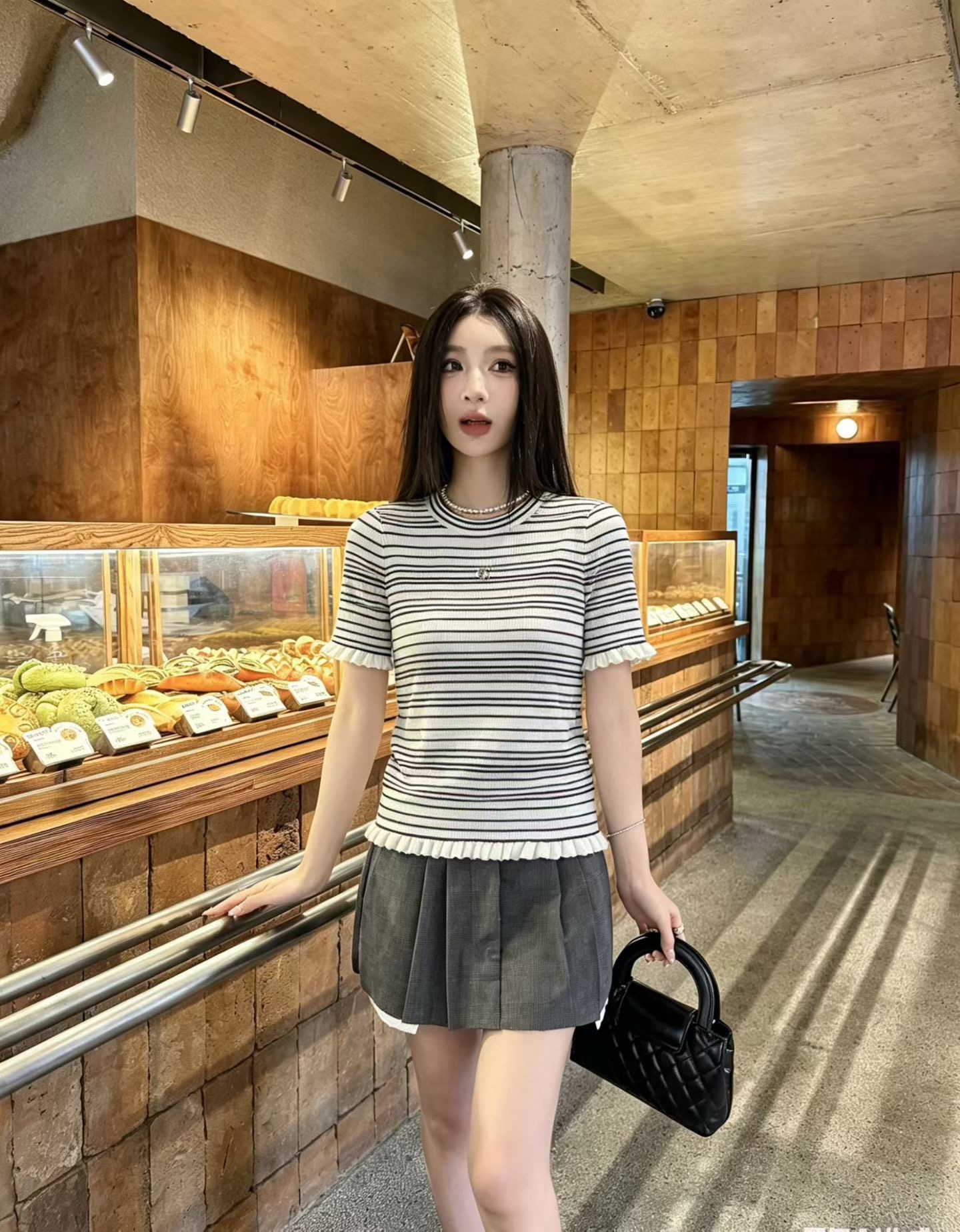 🆕CH家🆕 春夏新款 撞色条纹花边圆领针织短袖颜色：白色 粉色 黑色尺码：36.38.40