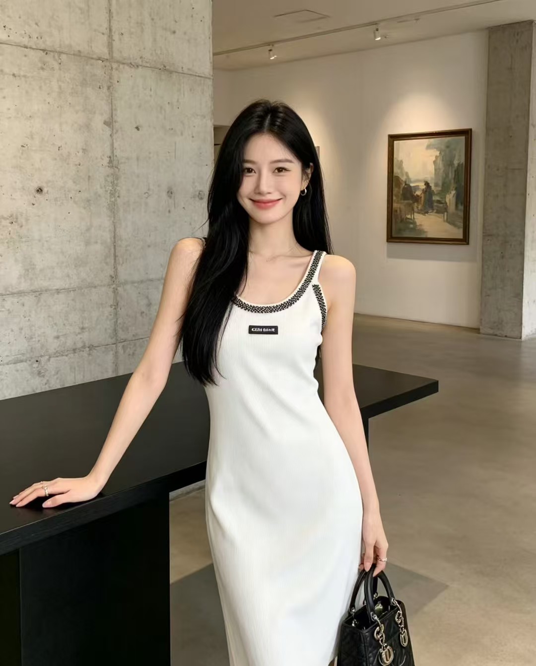 🆕M家🆕 春夏新款 撞色钉珠圆领针织吊带裙颜色：白色 黑色尺码：36.38.40