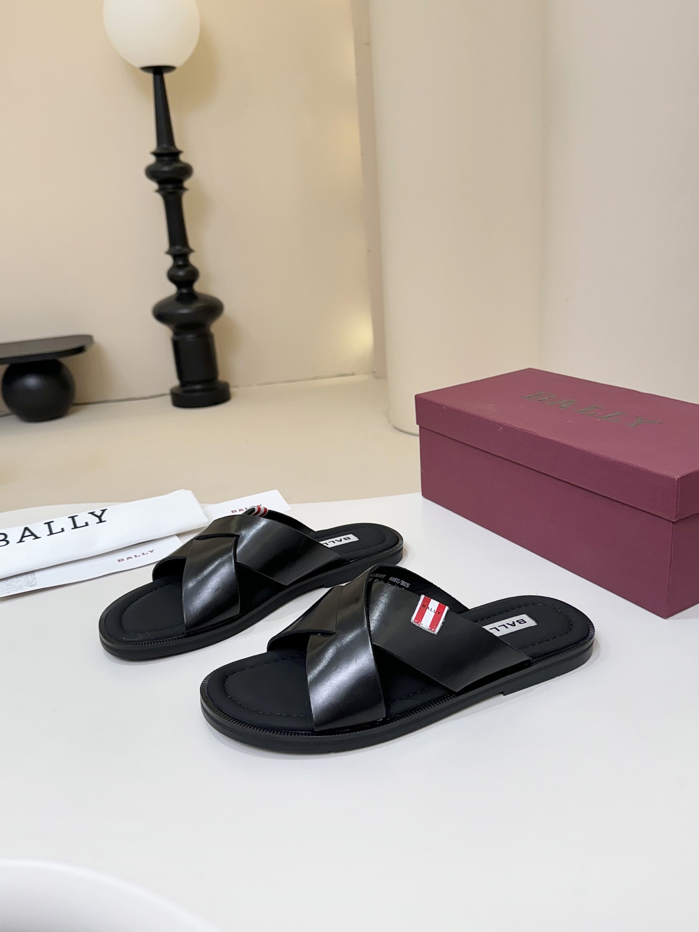 NO:347474,【BALLY】 -Size38-45 Ballie official website one to one. The new high-end men's slippers are set off by the identity of every successful man, with a generous and stable high-end custom first-layer cowhide + imported cowhide. It can stand the verification of time.,,bally, slippers, cowhide19860909【BALLY】 -Size38-45 巴利官网一比一.新款男士高端拖鞋每一位成功男士的身份衬托,上脚大气稳重高端定制头层牛皮+进口牛皮内里.经得起时间的验证.,,bally,slippers,cowhide,Men's shoes