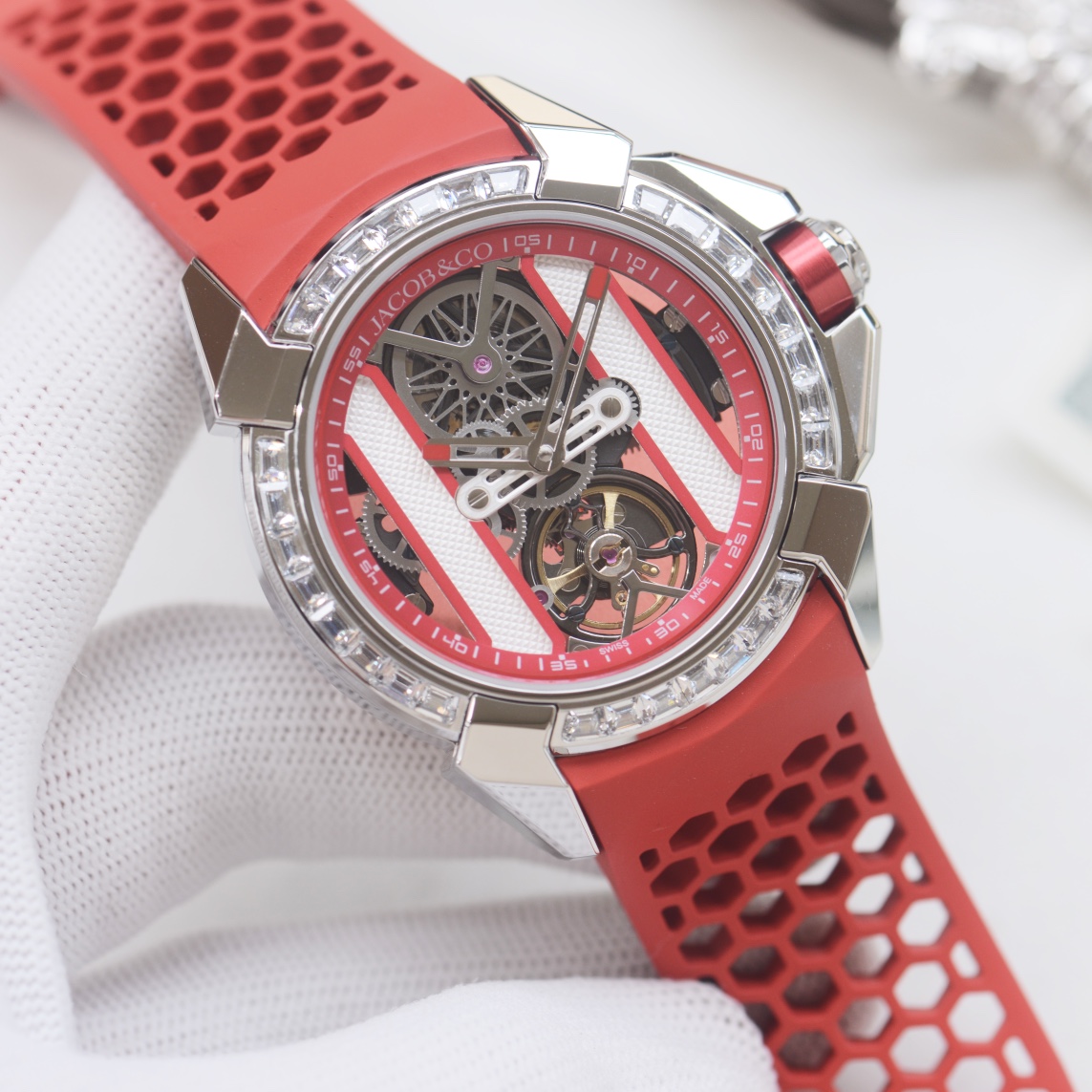 NO:337178,2026 Jacob & Co Czech Leopard Epic X hollow series. Exclusively launched to create the strongest 1:1 perfect replica, parameters synchronized with the genuine product, size: 44m / 12.45m It adopts a 316L stainless steel case, each angle is carefully polished, matched with a fully automatic mechanical movement, durable mineral glass mirror, imported fluoroelastic strap, 316L stainless steel pin buckle. The Jack Bow EpicX series hollow pointer and escapement system are arranged in a vertical row, presenting an extraordinary vertical 