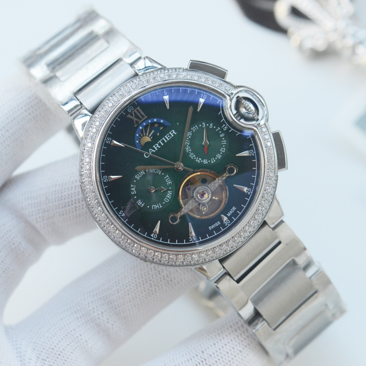 白壳650，金壳670，钢带➕30
品牌：卡地亚-CARTIER🏅🏅
类型：男士腕表🎉🎉
壳套：顶级版316精钢L
表带：进口小牛皮表带/316L精钢表带
机芯：全自动进口机械机芯⚙️
镜面：矿物质防刮镜面玻璃
尺寸：直径44mm厚12mm

🍷精致传承真实效果，品质保证！
‼️优雅格调瞬间提摄男士魅力，更是品位与生活尊贵象征！