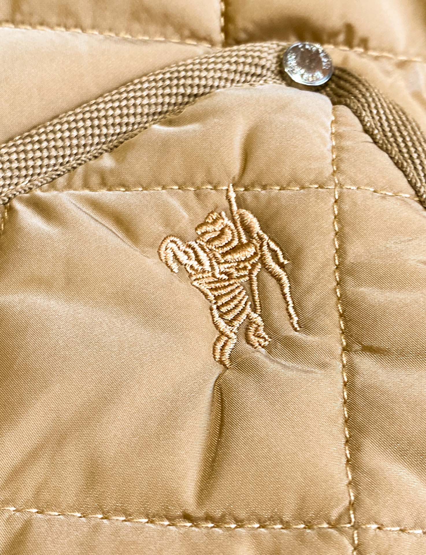 Burberry Women's Diamond Quilted Detachable Hooded Jacket - Versatile Style 8 i1696920302 1192 7
