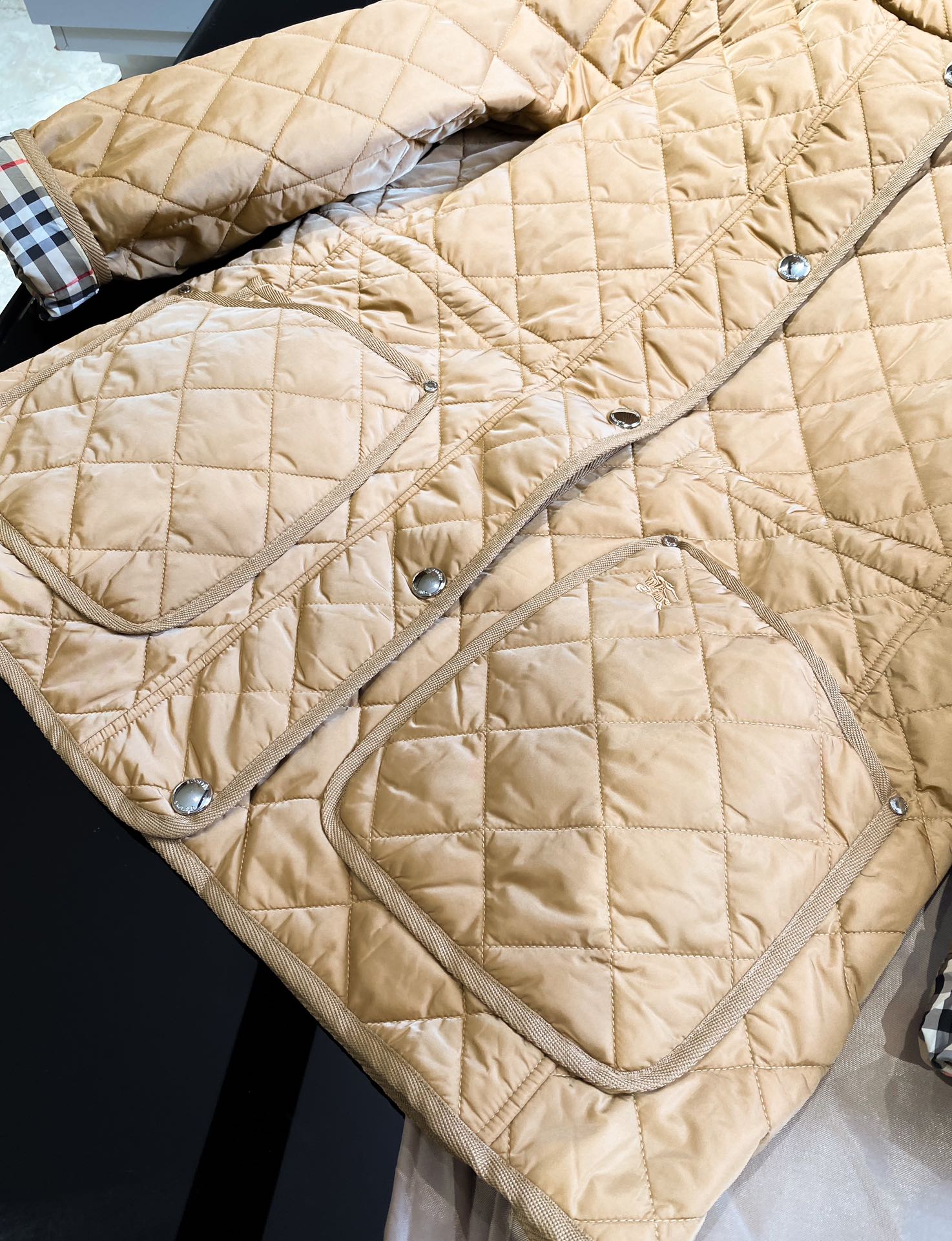 Burberry Women's Diamond Quilted Detachable Hooded Jacket - Versatile Style 3 i1696920302 9307 2
