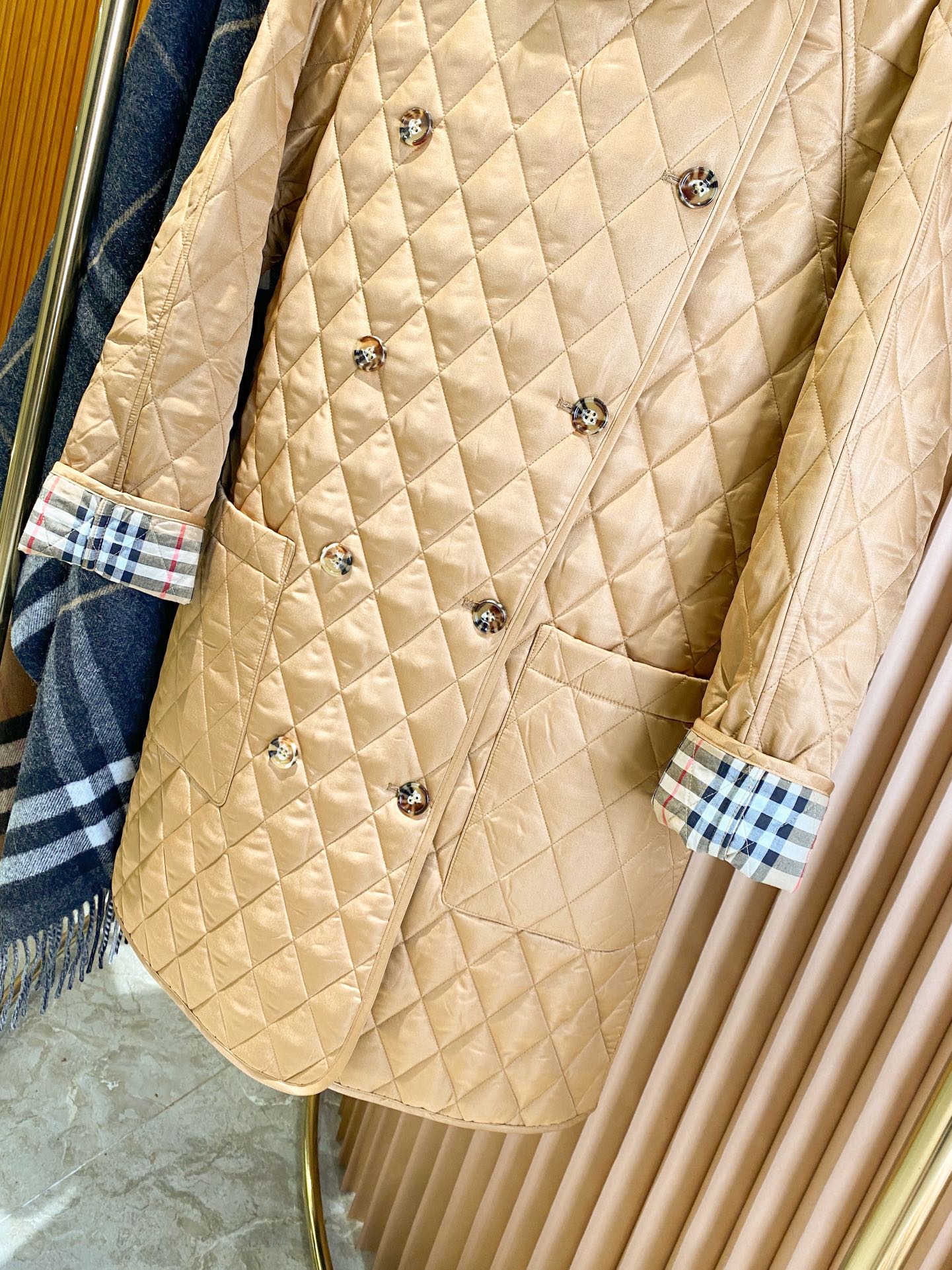 Retro Scavenging Women’s Suit: Durable, Stylish, and Timeless Fashion Statement - 图片 4