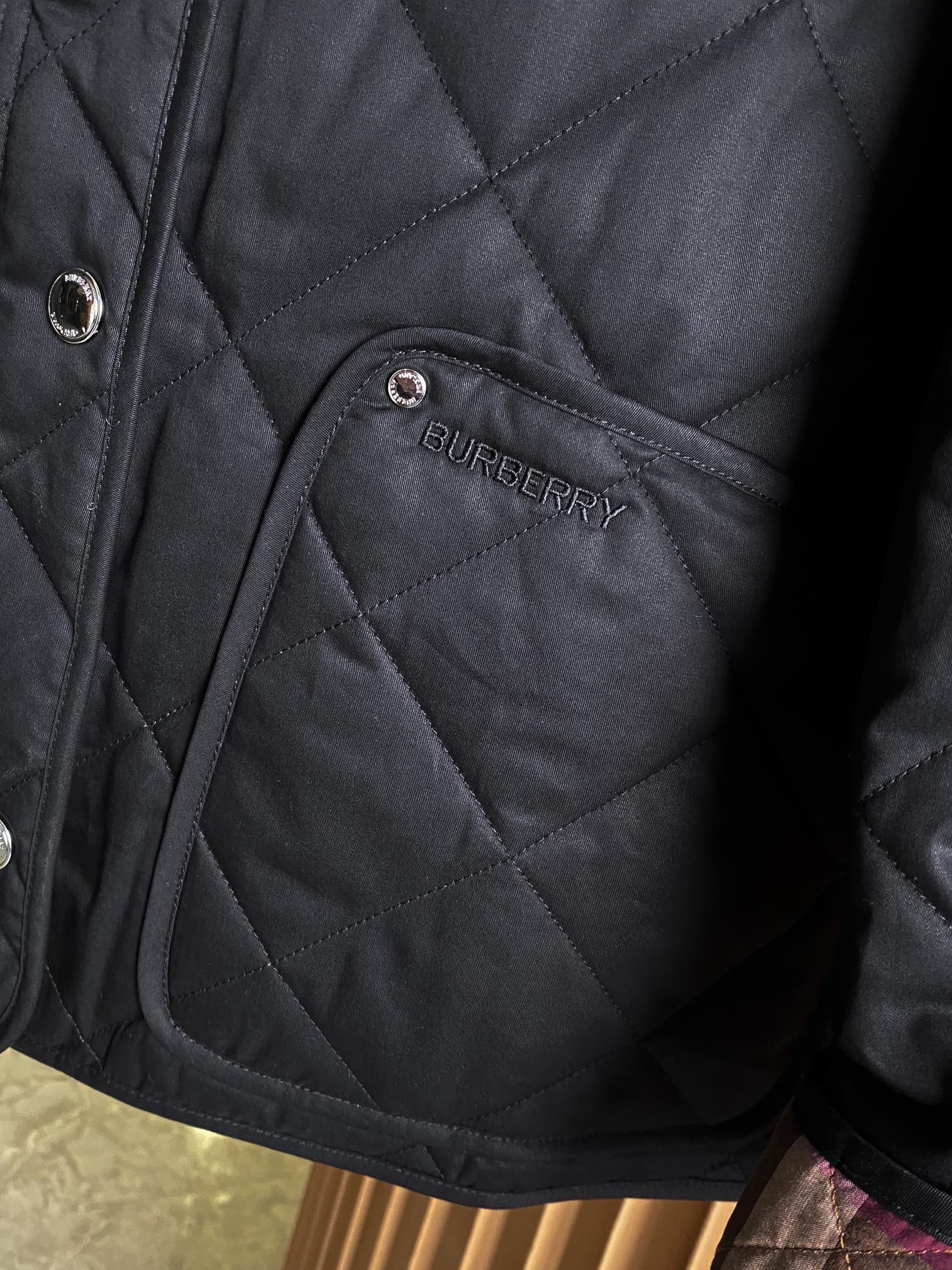 Burberry Women's Quilted Barn Jacket with Leather Collar - Short & Stylish 8 i1701755765 4841 6