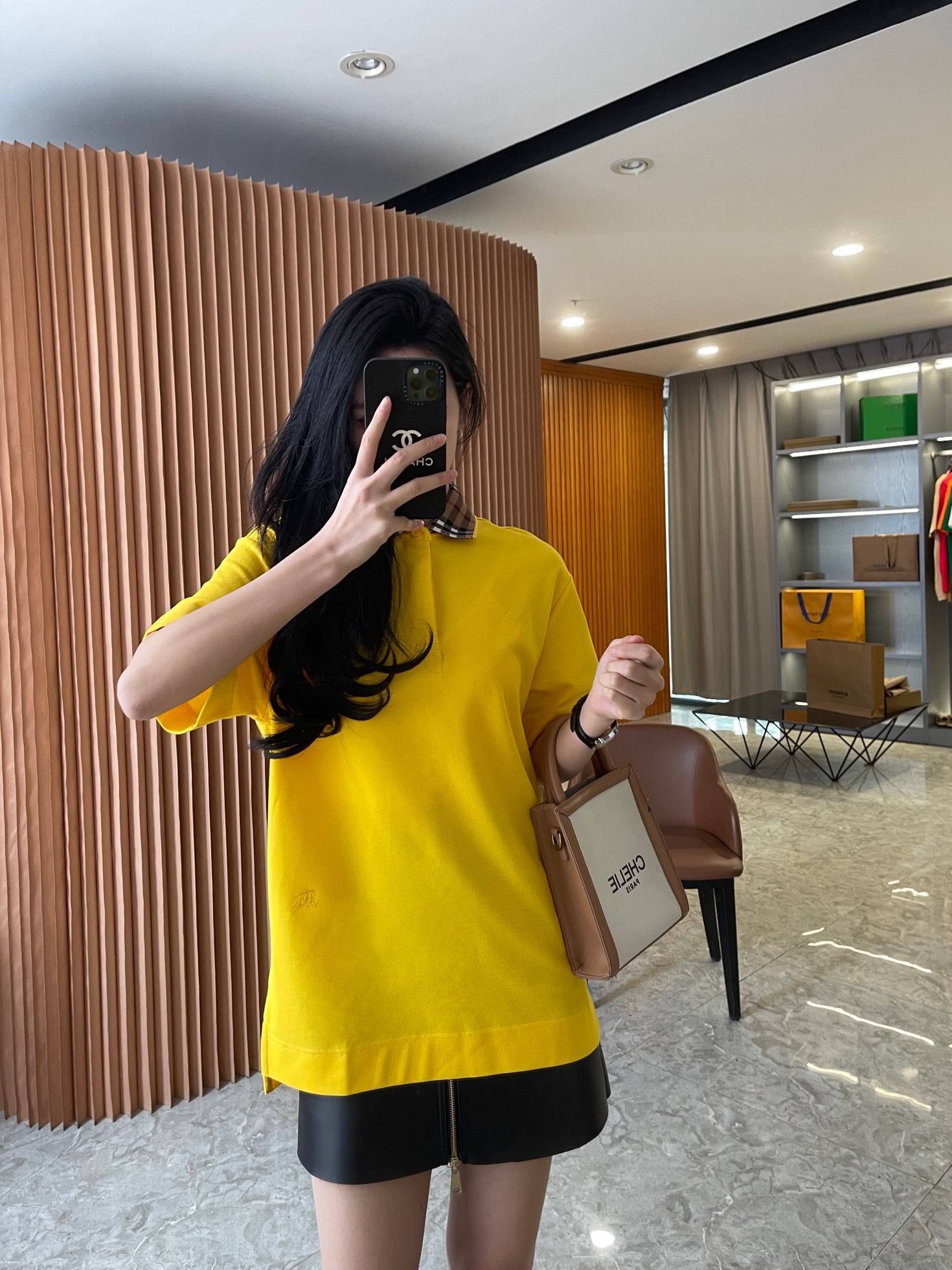 NO:891906,Actual shot of model's yellow upper body, Burberry-clothing,19860909模特黄色上身实拍演绎,博柏利-服装,,Women's clothing