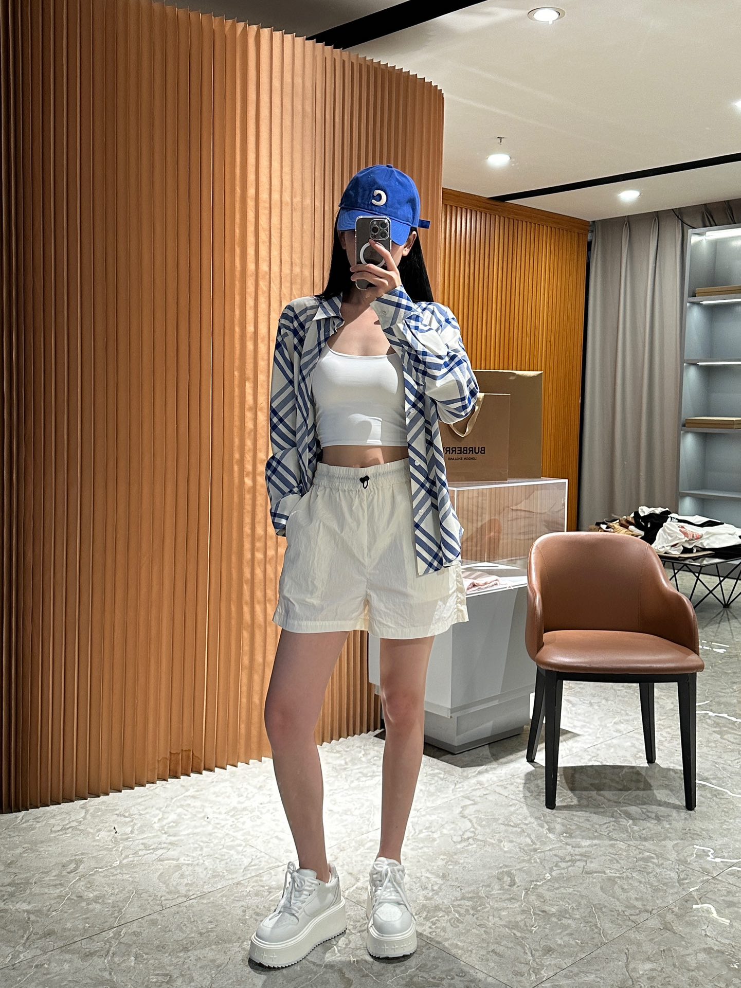 NO:782511,Actual shot of model's white upper body, Burberry-clothing,19860909模特白色上身实拍演绎,博柏利-服装,,Women's clothing