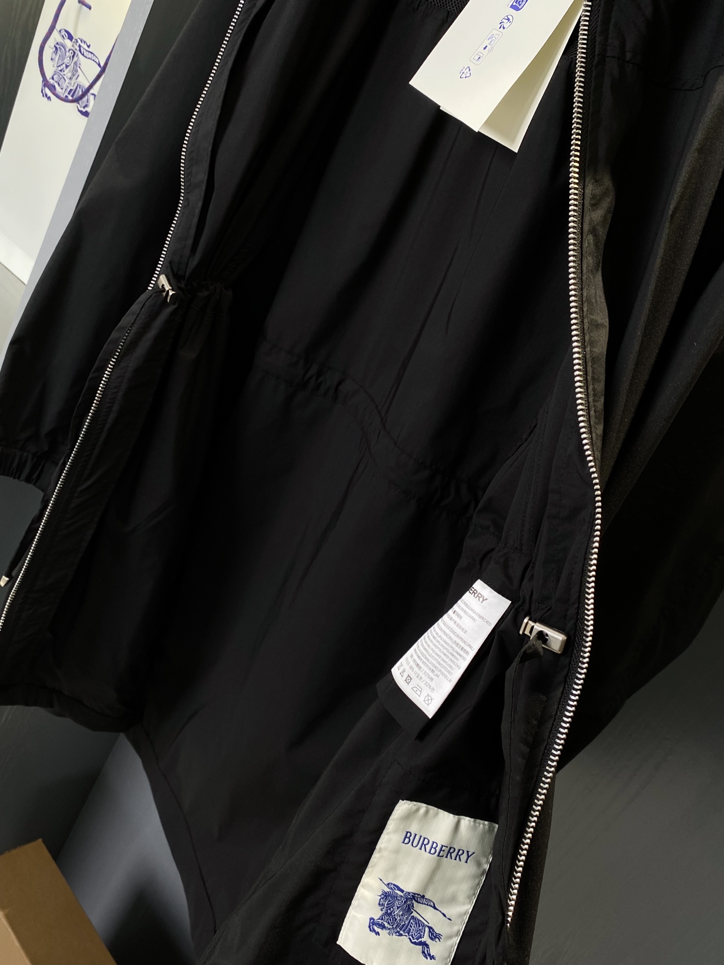 Burberry Nylon Windproof Coat: Stylish, Lightweight, Waterproof, Perfect for Autumn and Winter - 图片 6